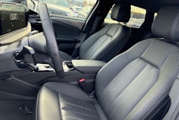 harmaa Audi A6 e-tron 2025 kuva 14.