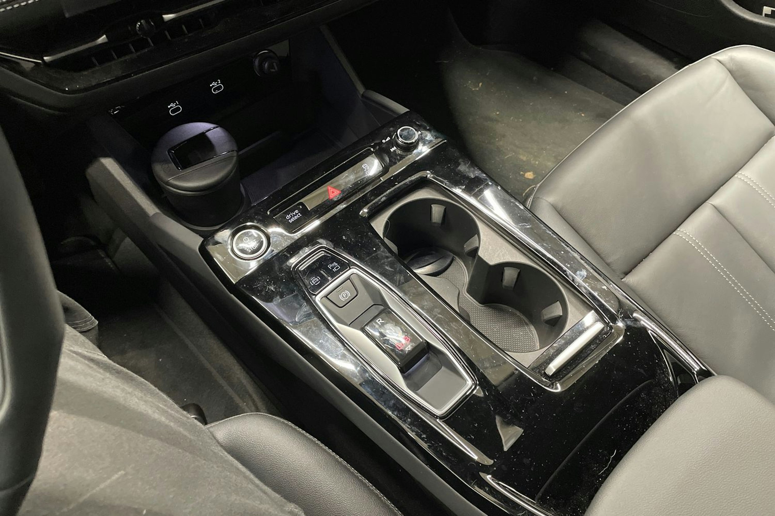 valkoinen Audi A6 e-tron 2025 kuva 15.