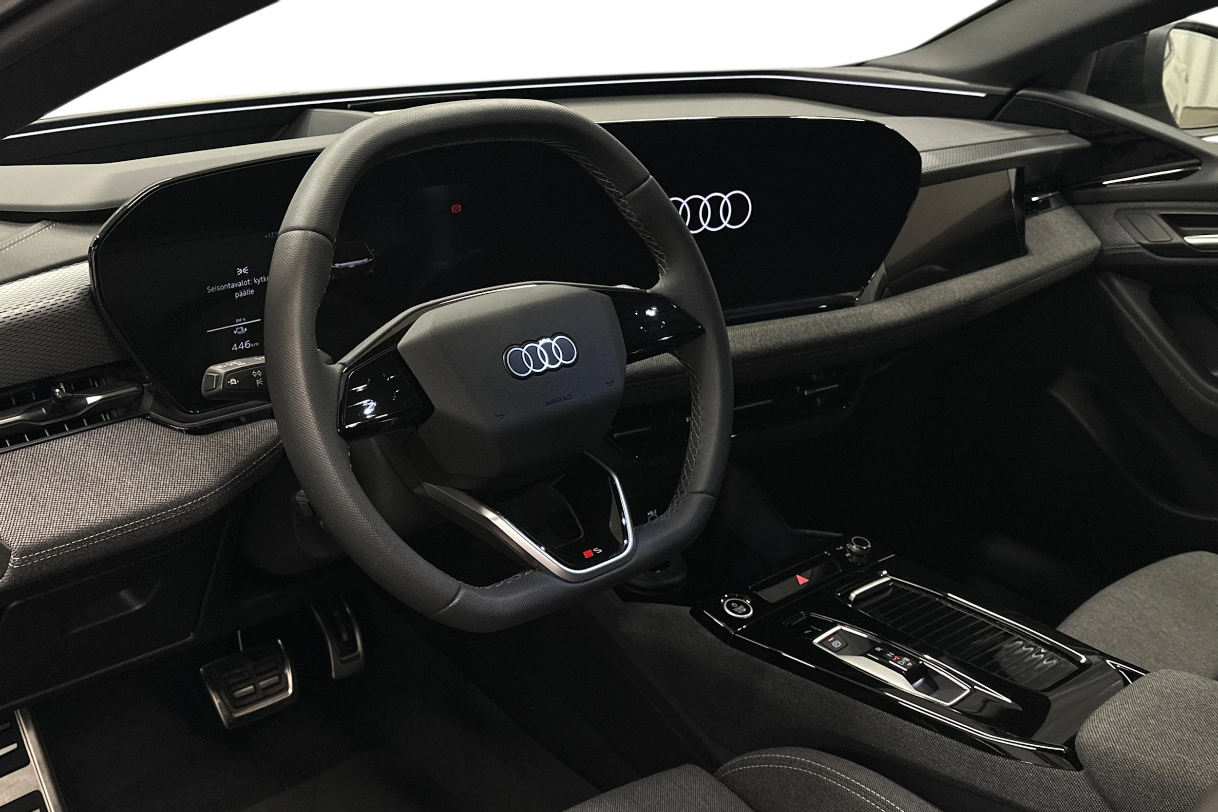 beige Audi A6 e-tron 2025 kuva 6.