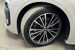 beige Audi A6 e-tron 2025 kuva 10.