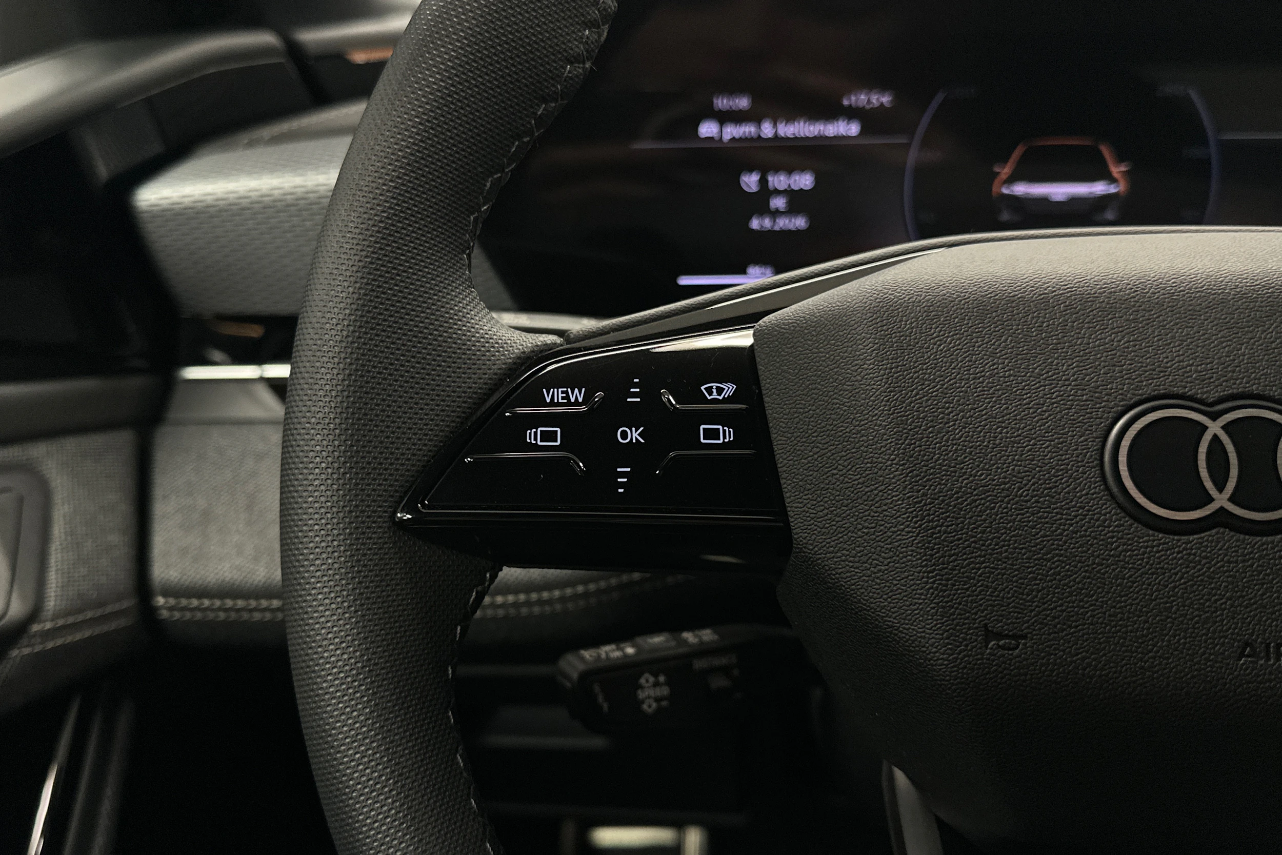 beige Audi A6 e-tron 2025 kuva 11.