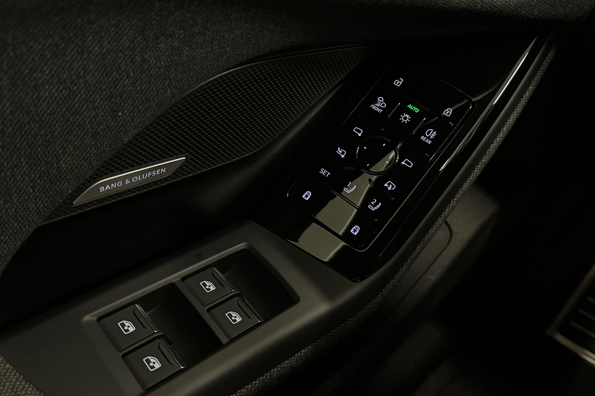 beige Audi A6 e-tron 2025 kuva 14.