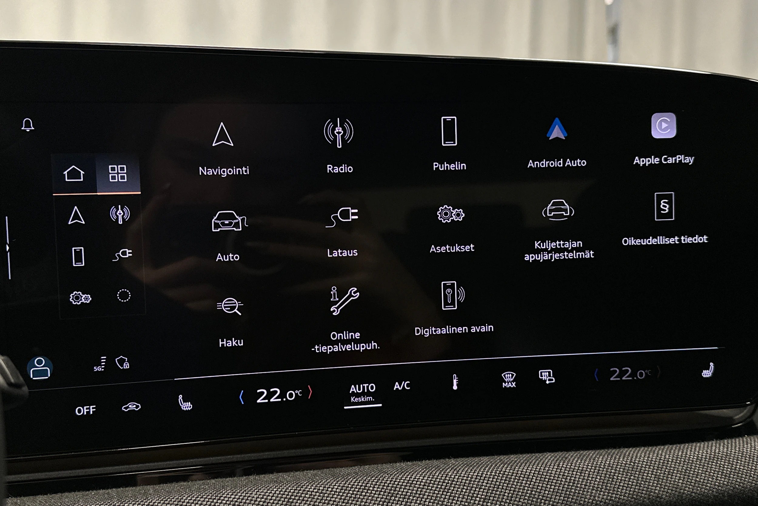 beige Audi A6 e-tron 2025 kuva 17.