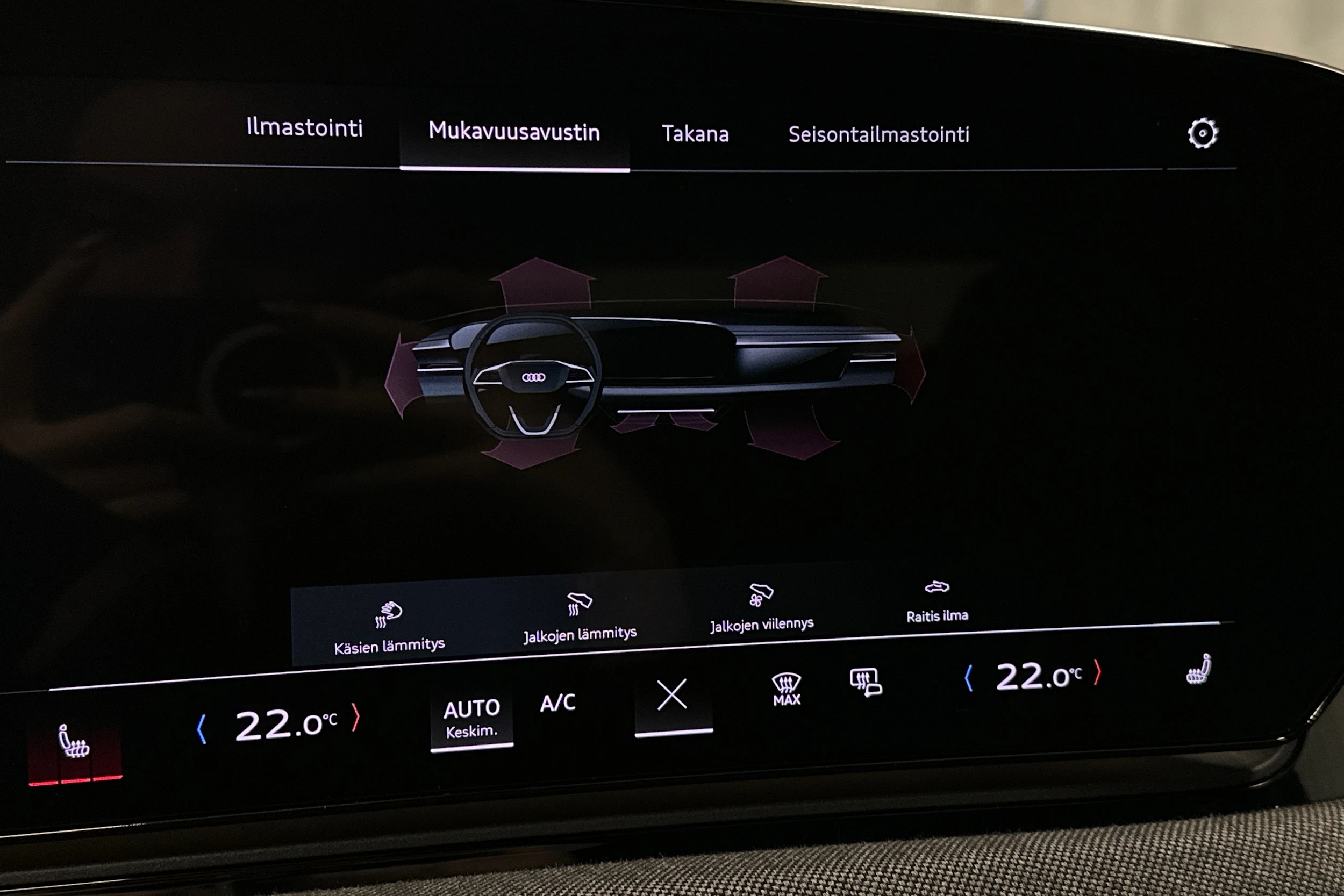 beige Audi A6 e-tron 2025 kuva 30.