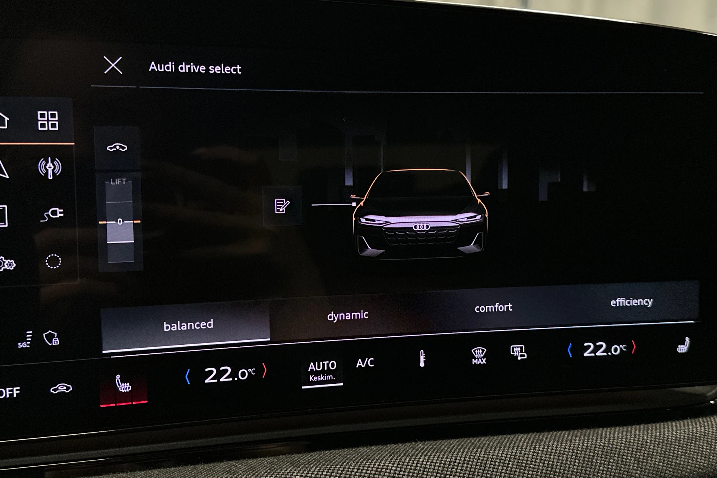 beige Audi A6 e-tron 2025 kuva 32.