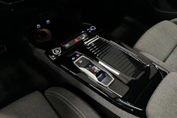 beige Audi A6 e-tron 2025 kuva 33.