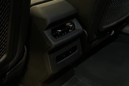 beige Audi A6 e-tron 2025 kuva 35.