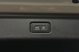 beige Audi A6 e-tron 2025 kuva 40.