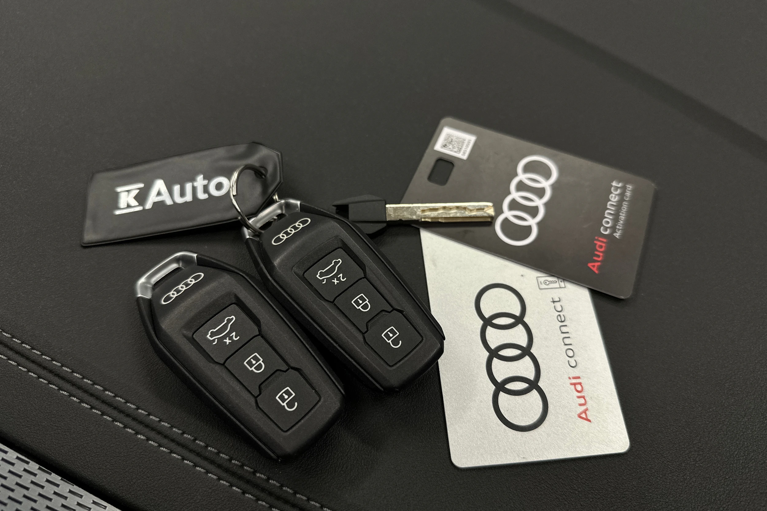 beige Audi A6 e-tron 2025 kuva 41.