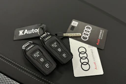 beige Audi A6 e-tron 2025 kuva 41.