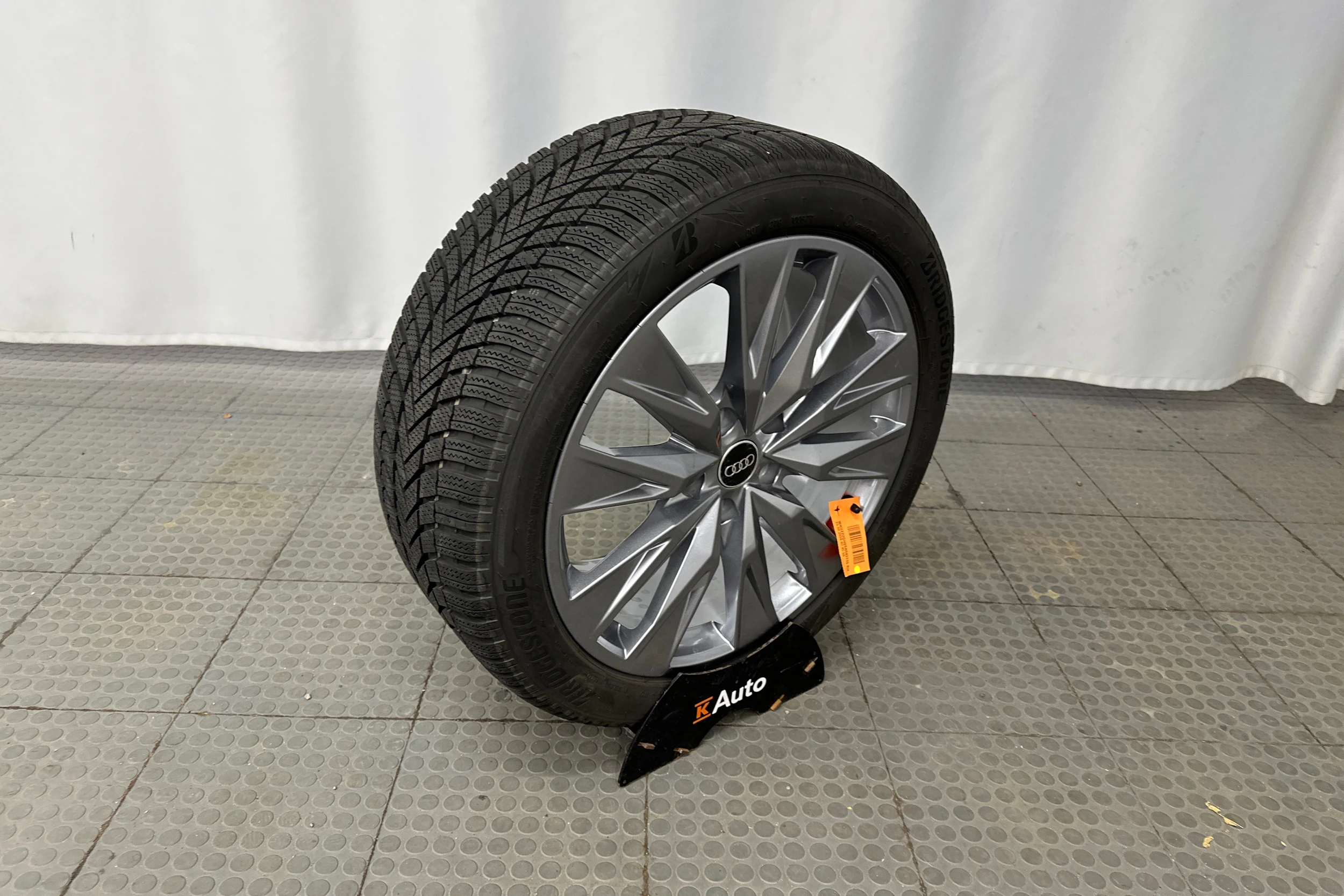 keltainen Audi A6 e-tron 2025 kuva 10.