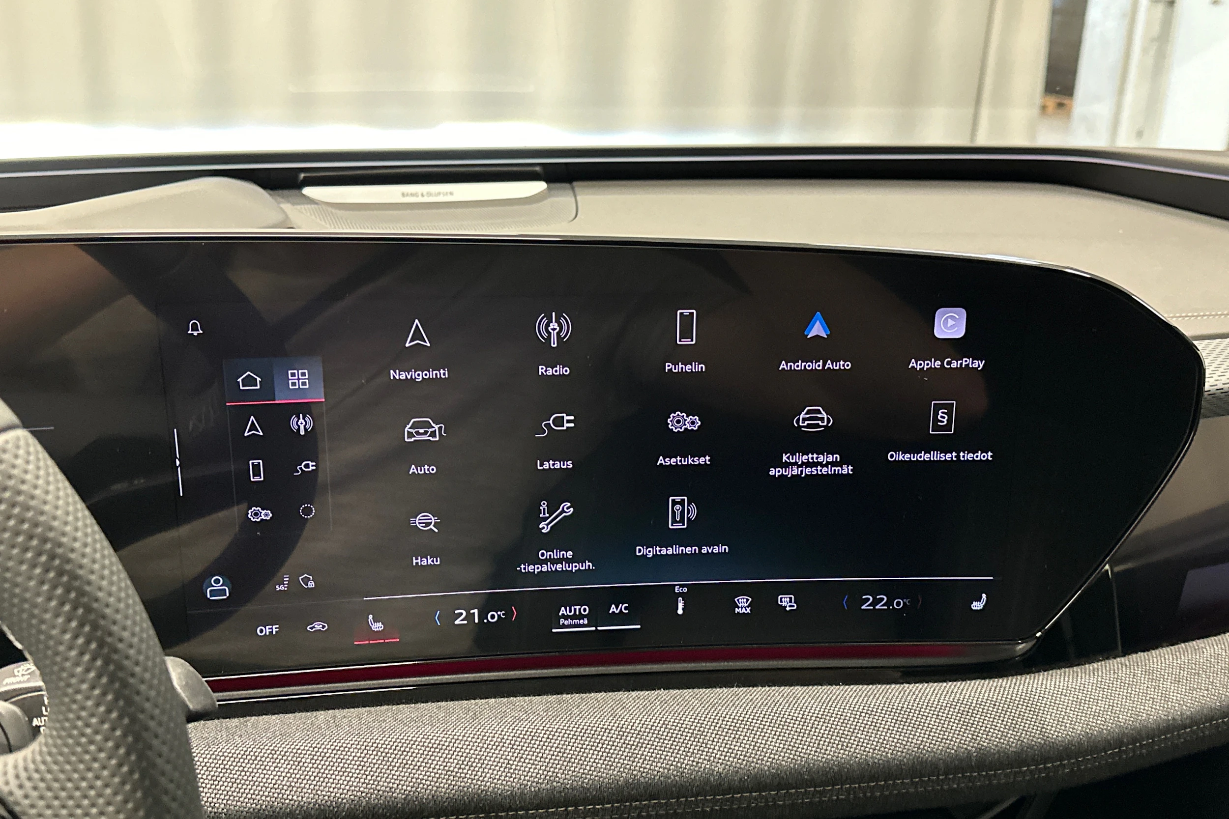 keltainen Audi A6 e-tron 2025 kuva 17.