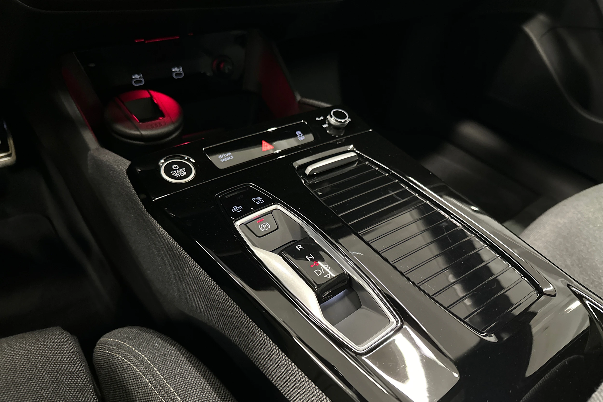 keltainen Audi A6 e-tron 2025 kuva 22.