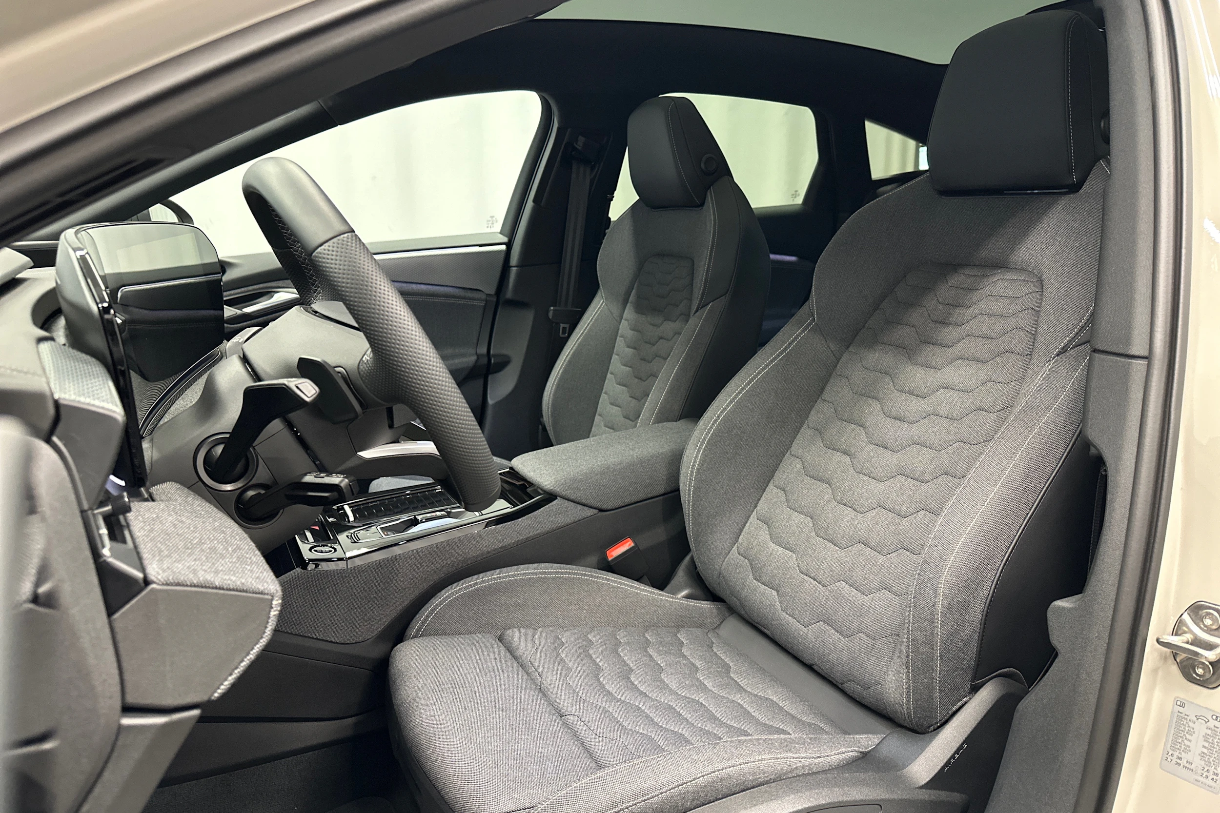 keltainen Audi A6 e-tron 2025 kuva 24.