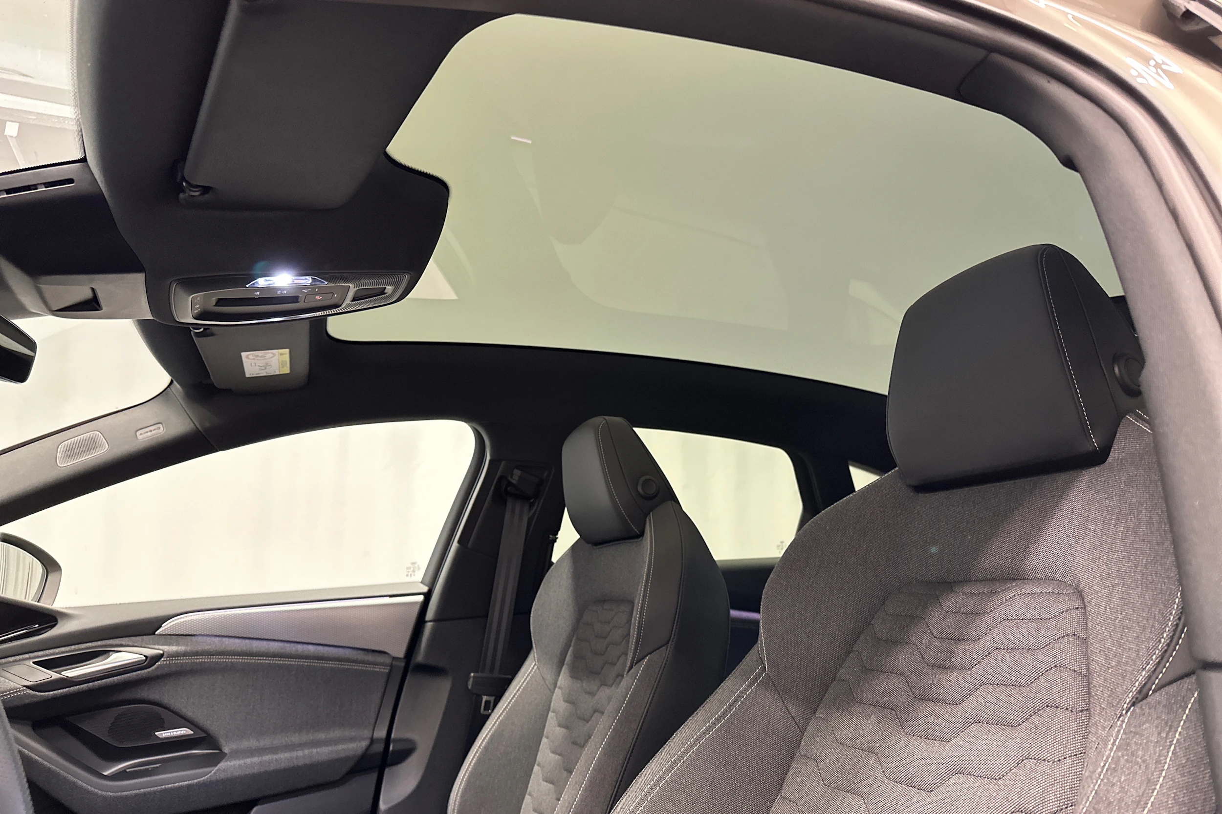 keltainen Audi A6 e-tron 2025 kuva 26.