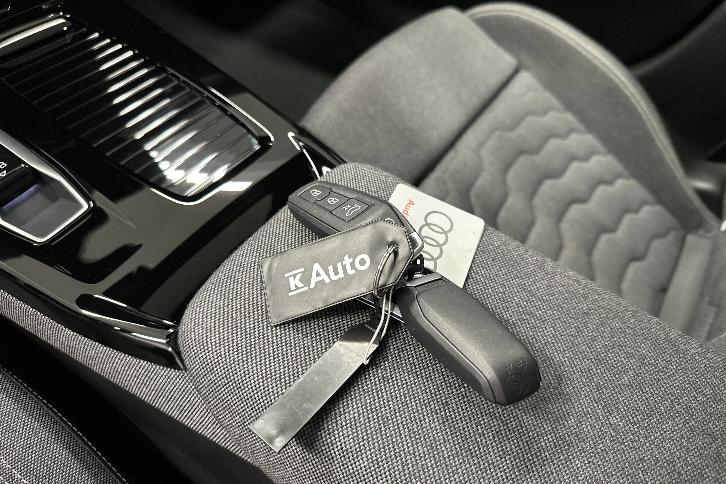 keltainen Audi A6 e-tron 2025 kuva 33.