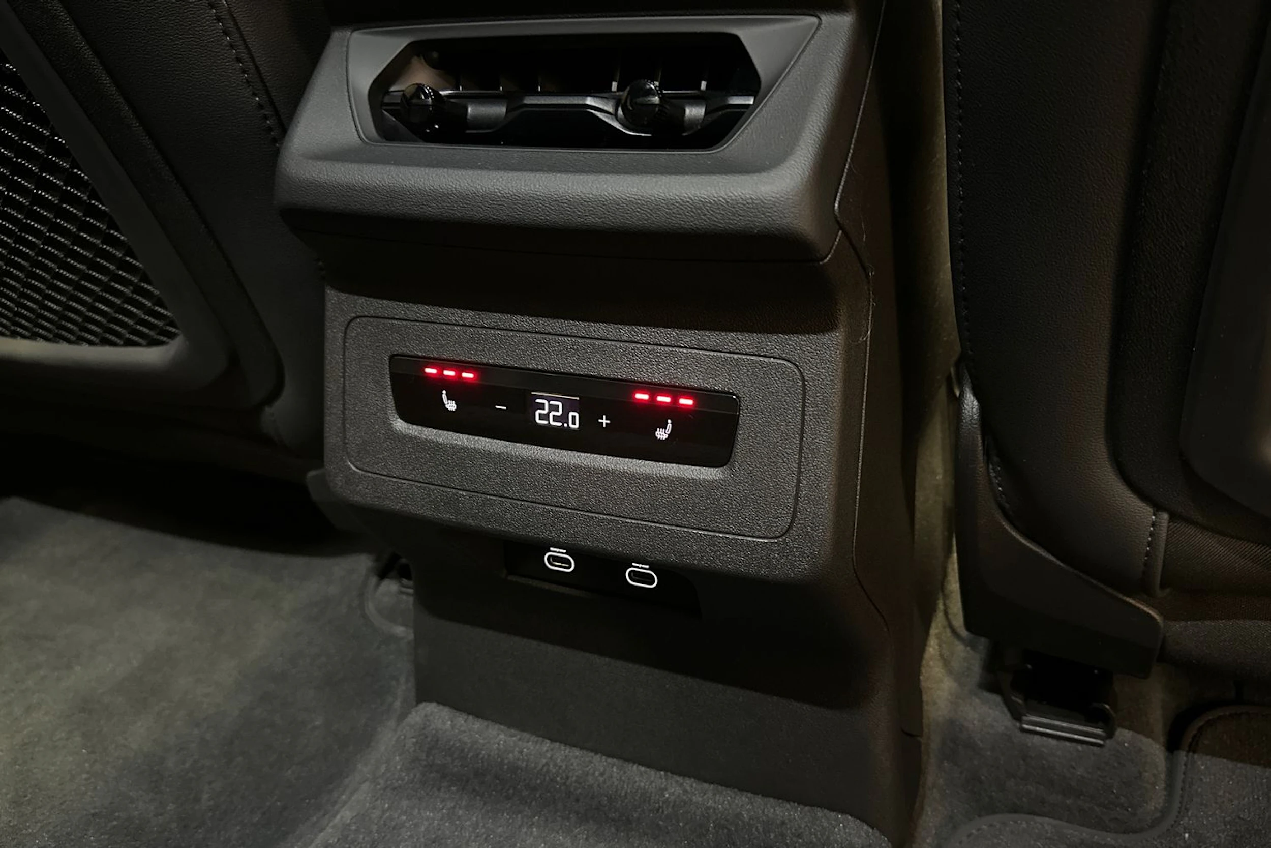 valkoinen Audi A6 e-tron 2025 kuva 14.