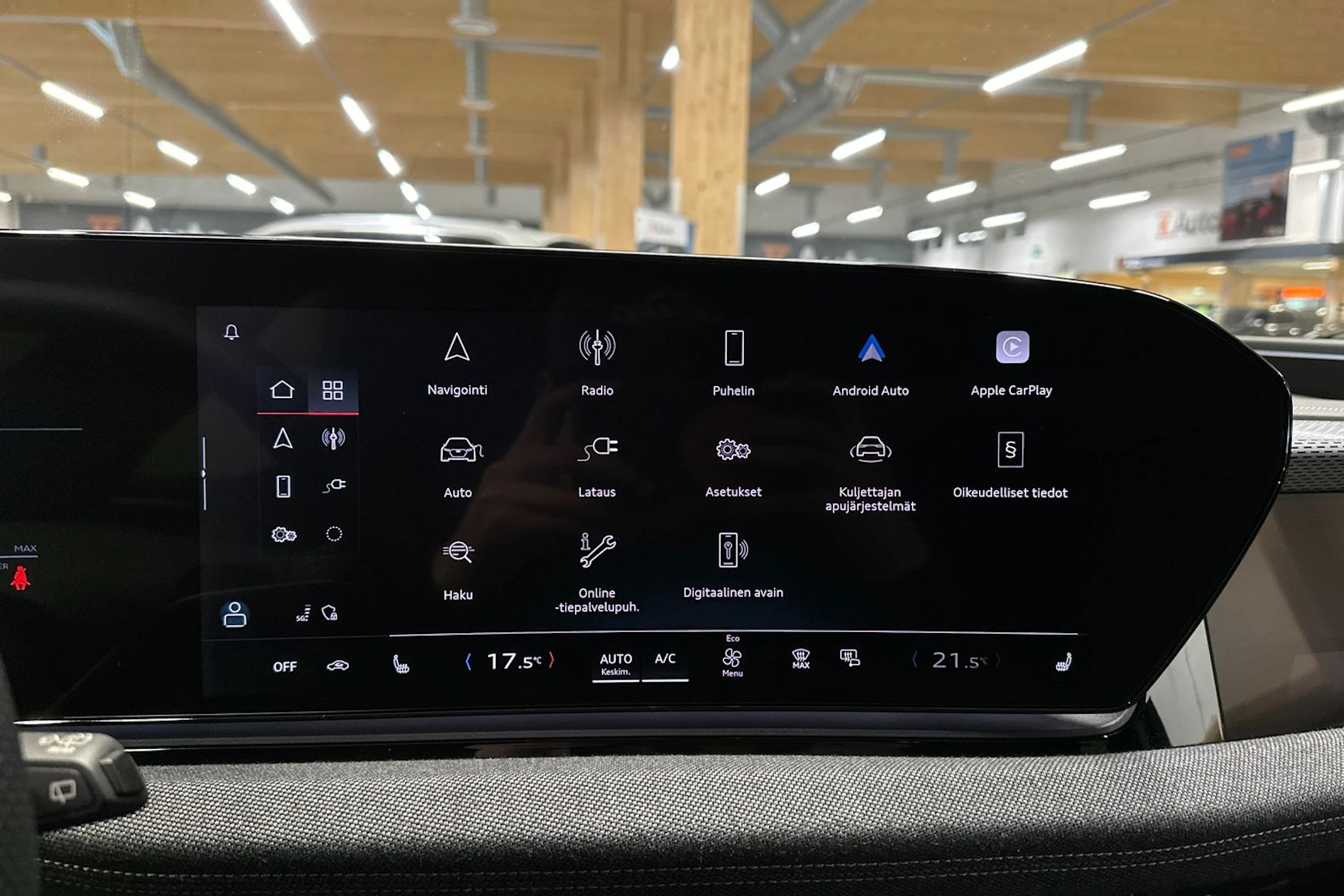 valkoinen Audi A6 e-tron 2025 kuva 18.