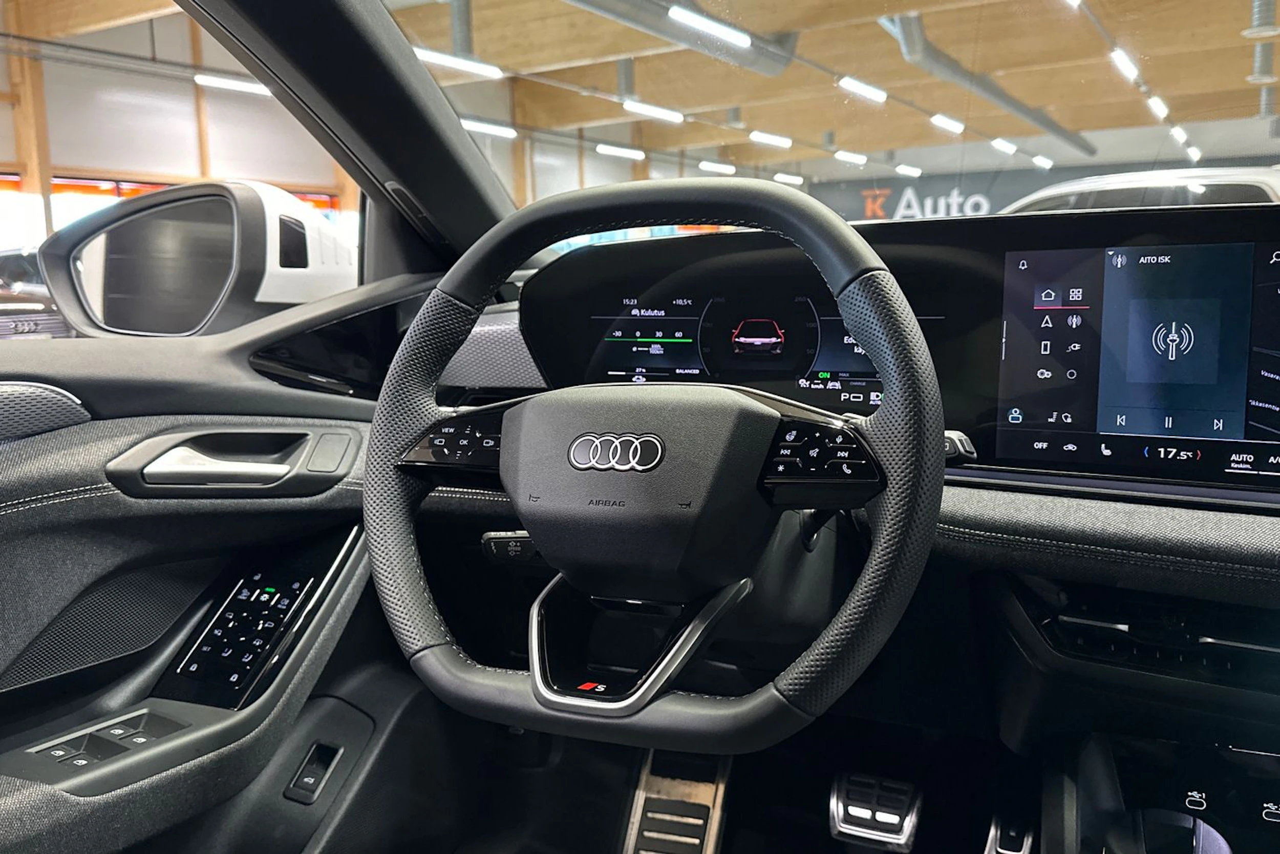 valkoinen Audi A6 e-tron 2025 kuva 31.