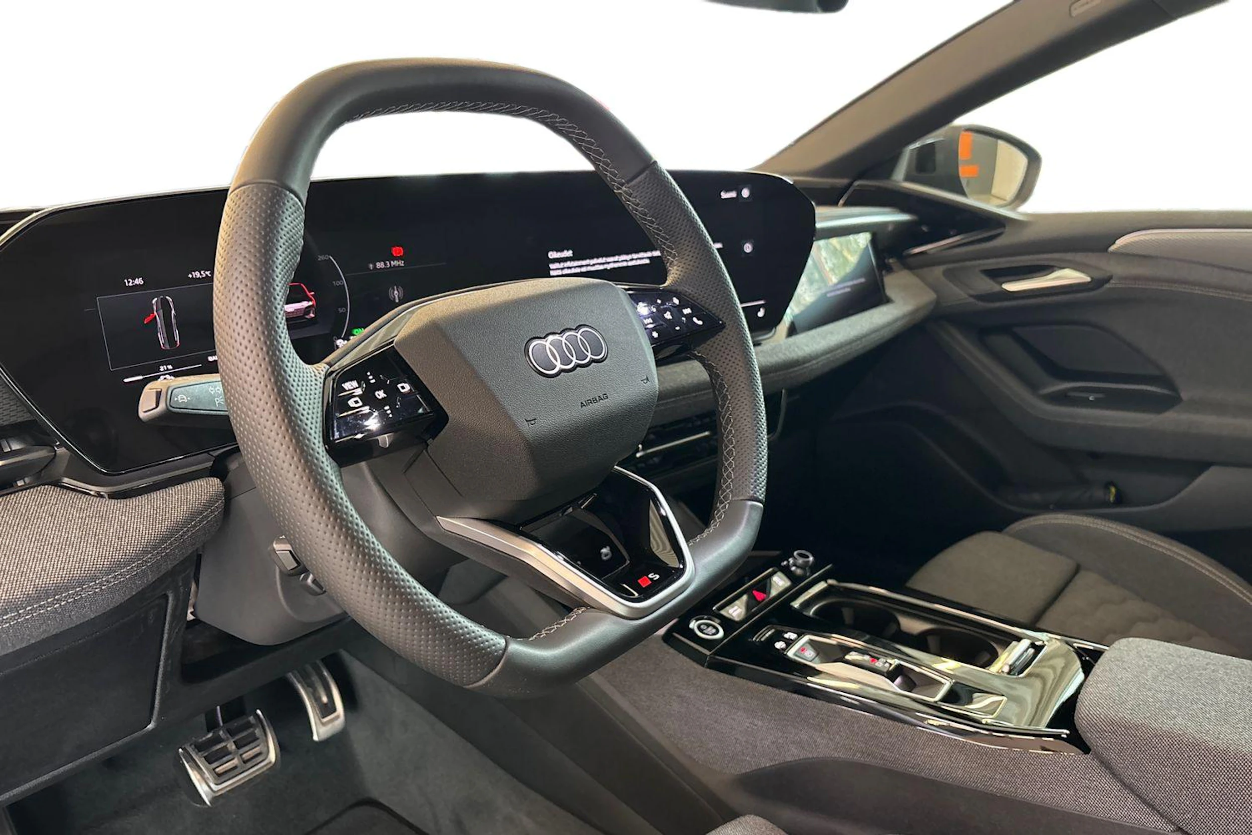 harmaa Audi A6 e-tron 2025 kuva 6.