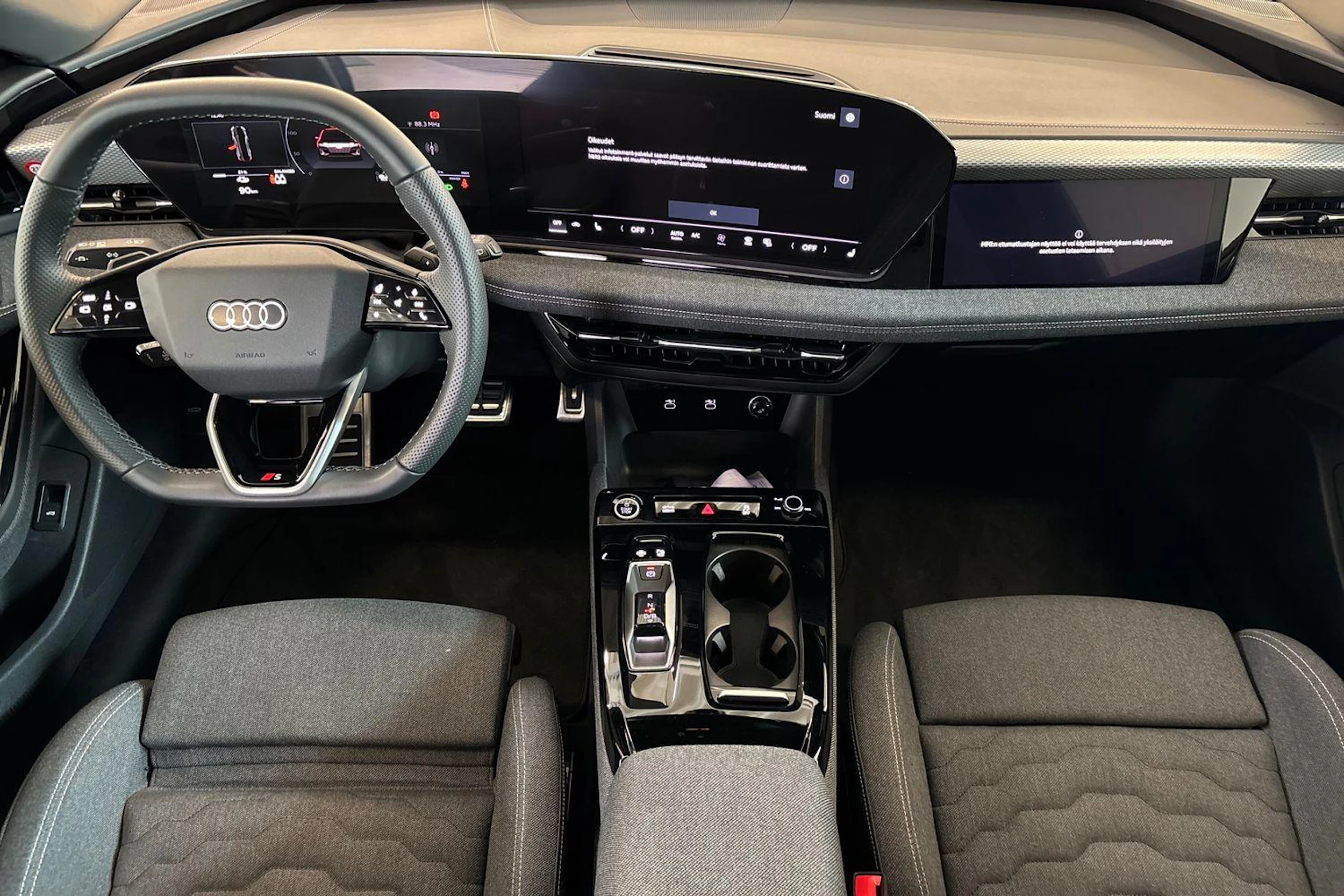 harmaa Audi A6 e-tron 2025 kuva 7.