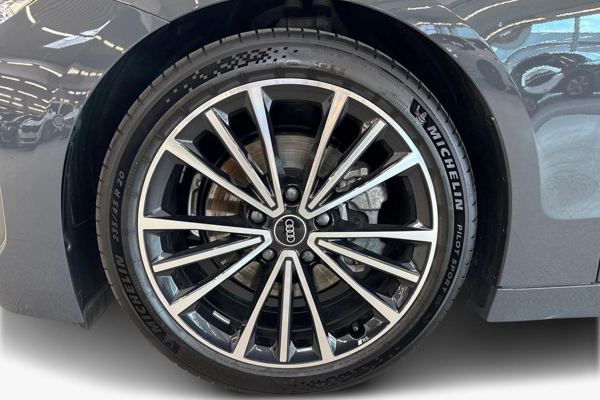 harmaa Audi A6 e-tron 2025 kuva 9.