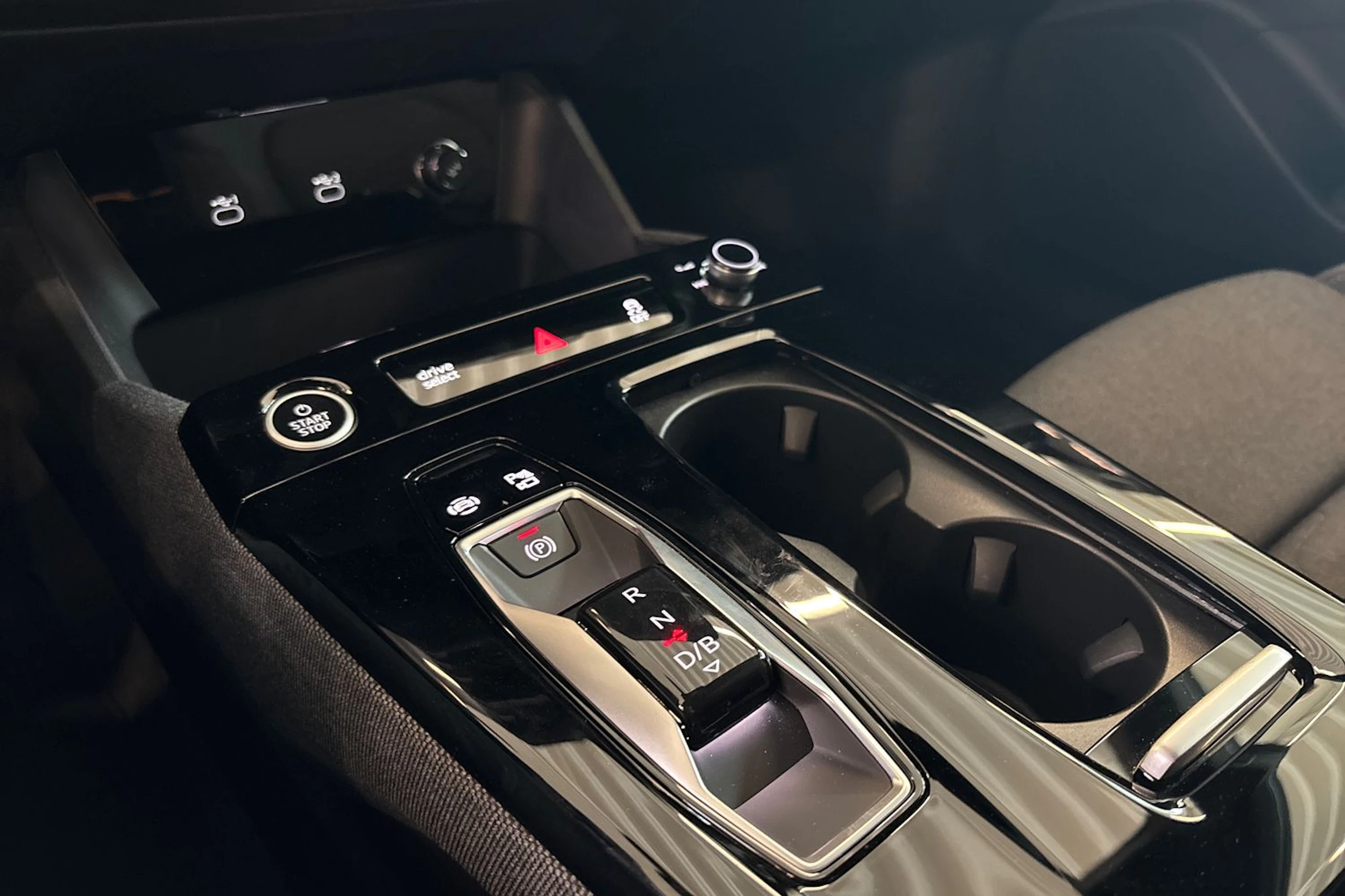 harmaa Audi A6 e-tron 2025 kuva 21.