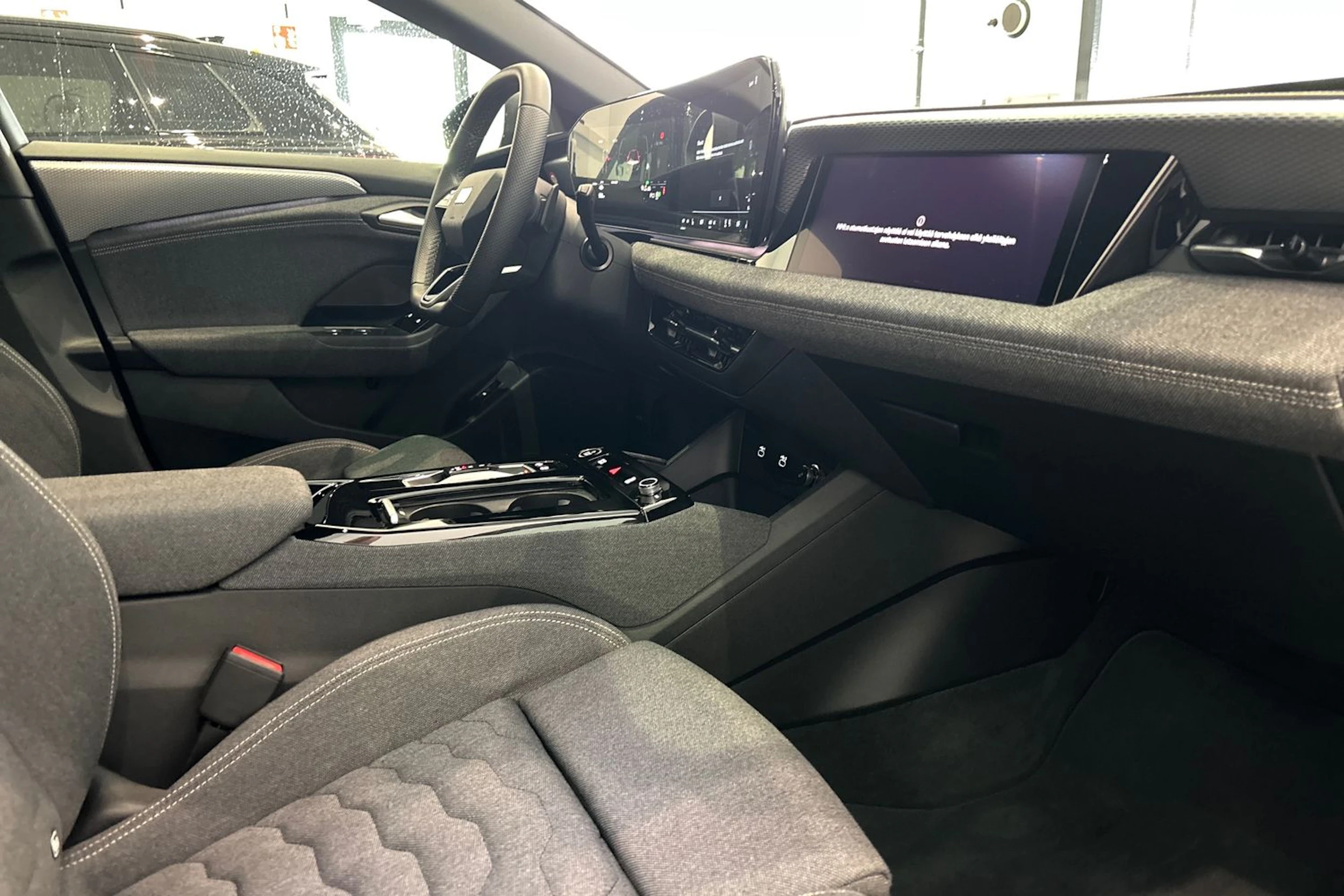harmaa Audi A6 e-tron 2025 kuva 26.