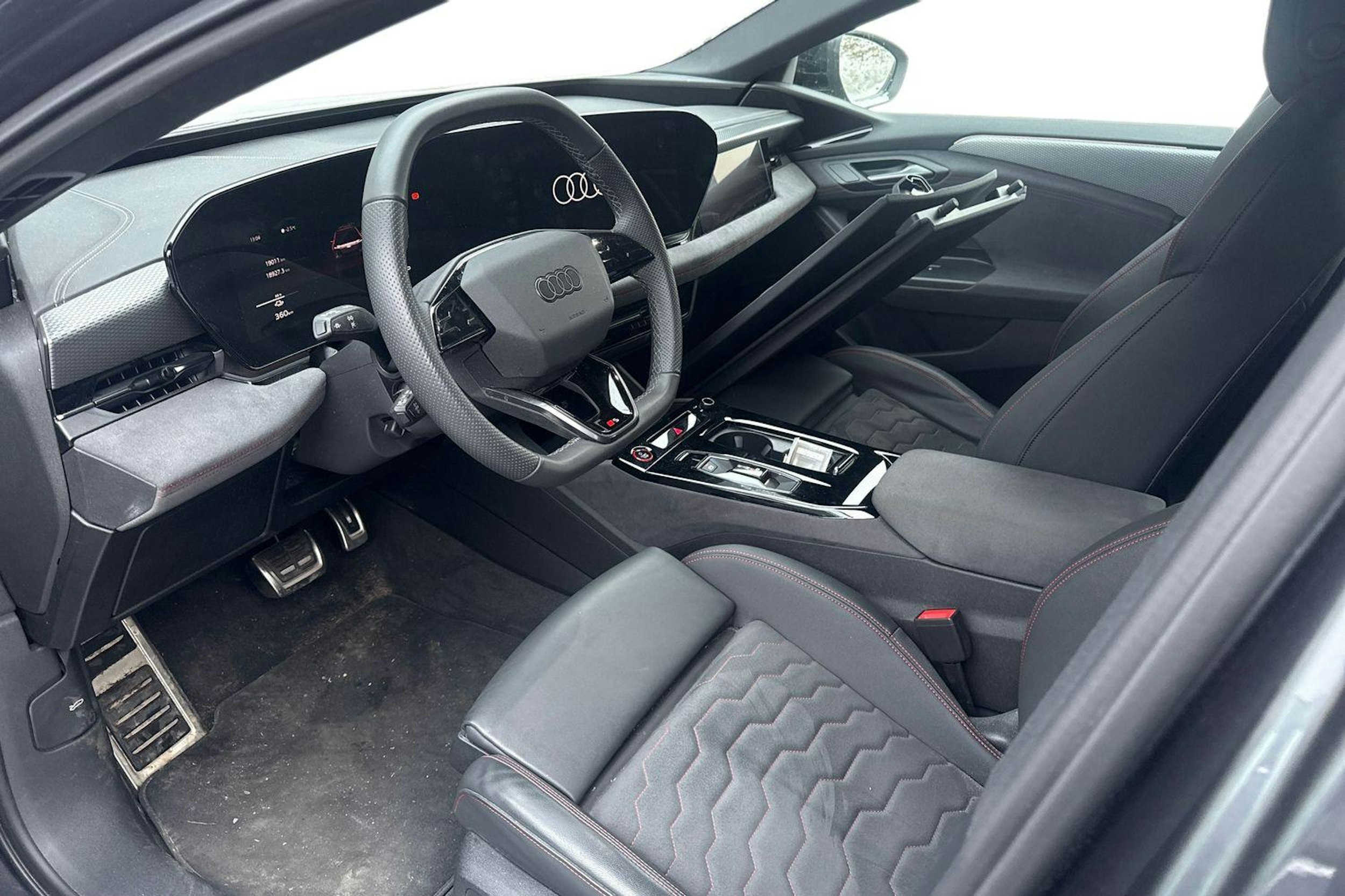 harmaa Audi A6 e-tron 2025 kuva 3.