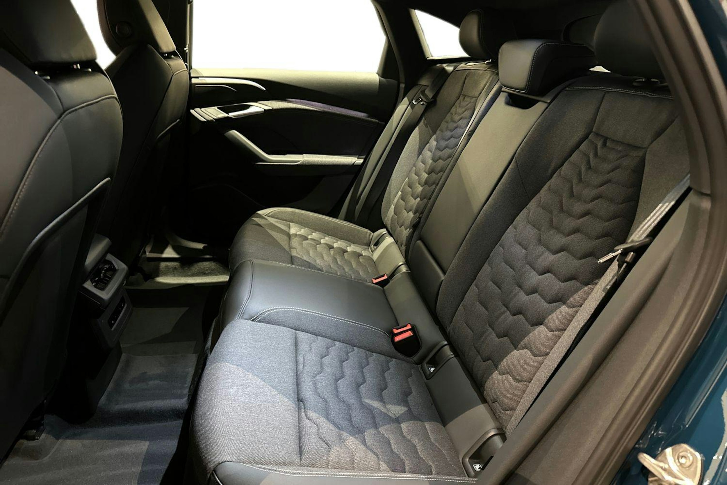 sininen Audi A6 e-tron 2025 kuva 8.