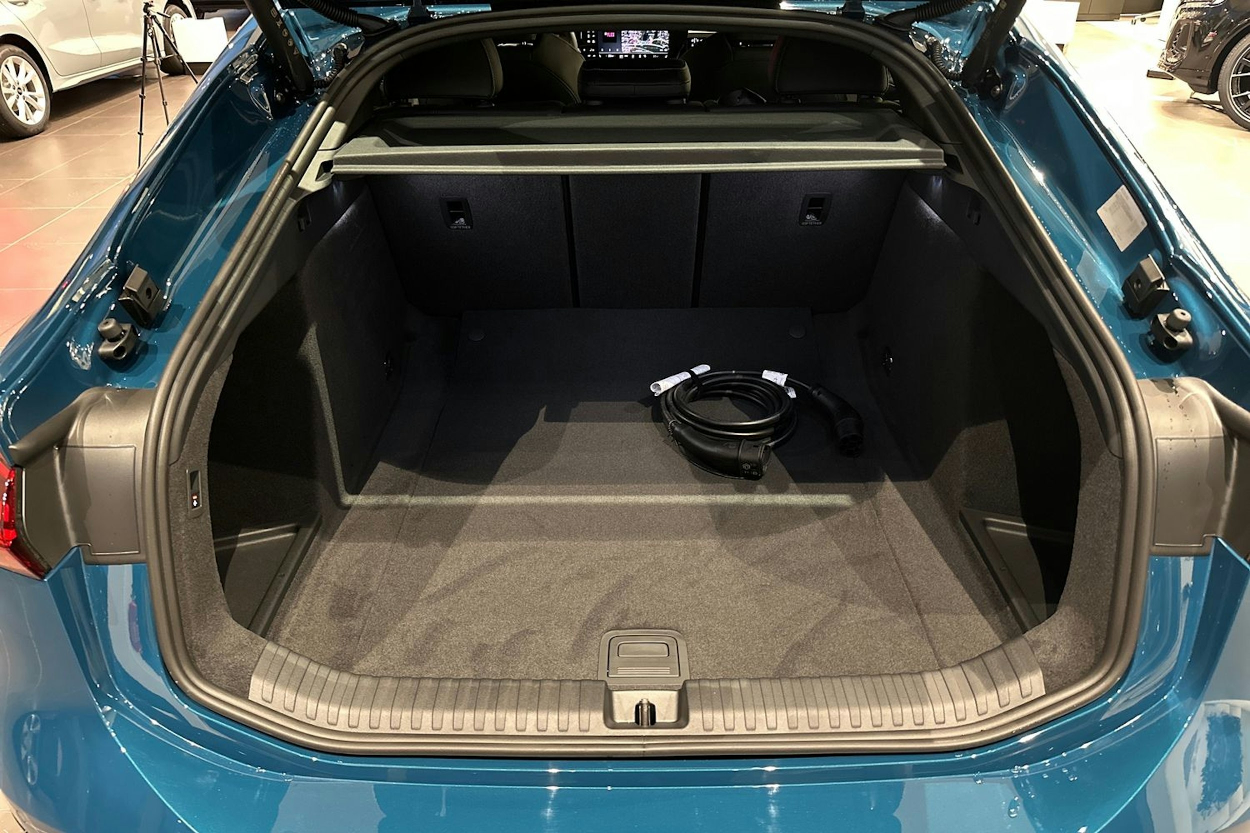 sininen Audi A6 e-tron 2025 kuva 12.