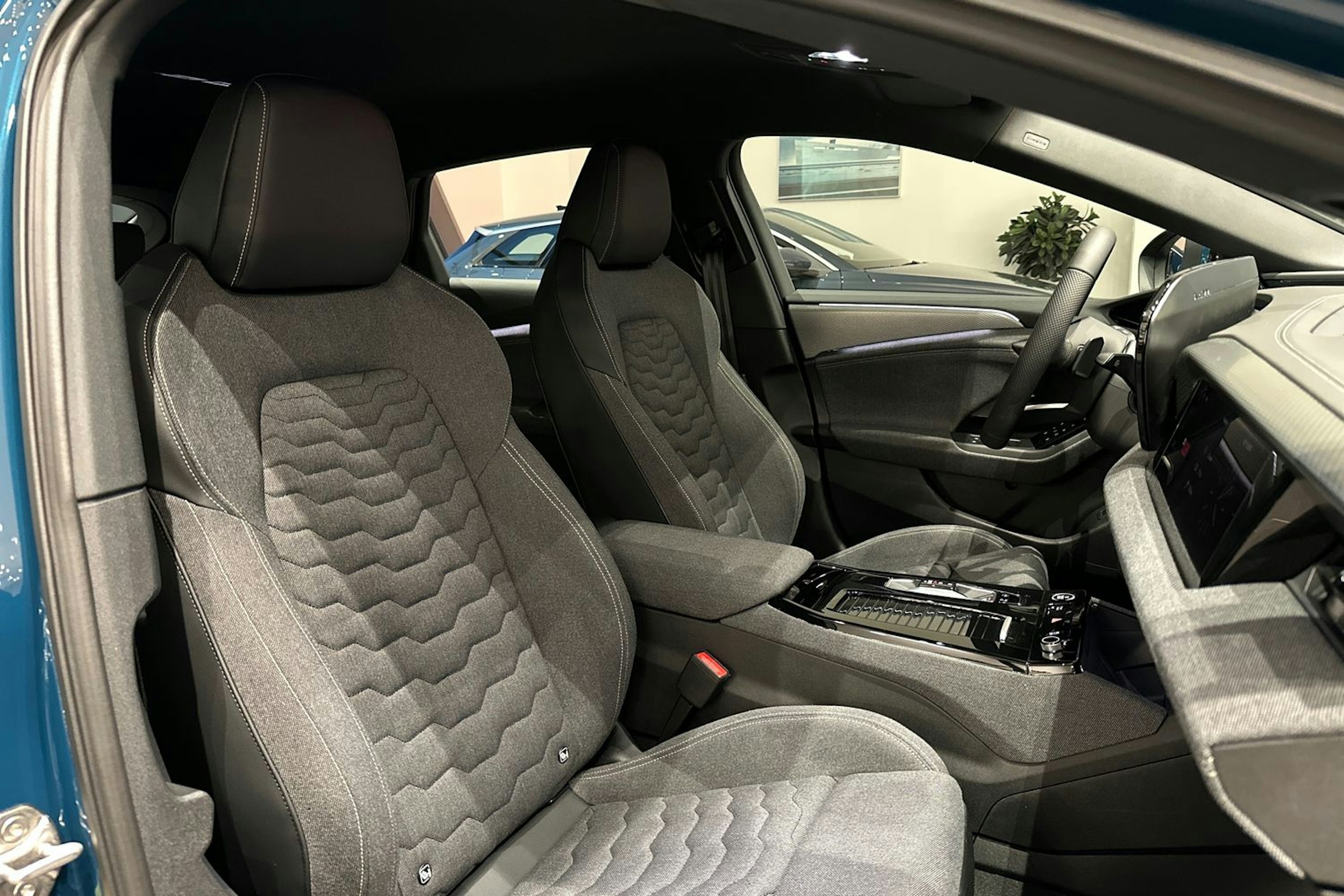 sininen Audi A6 e-tron 2025 kuva 14.