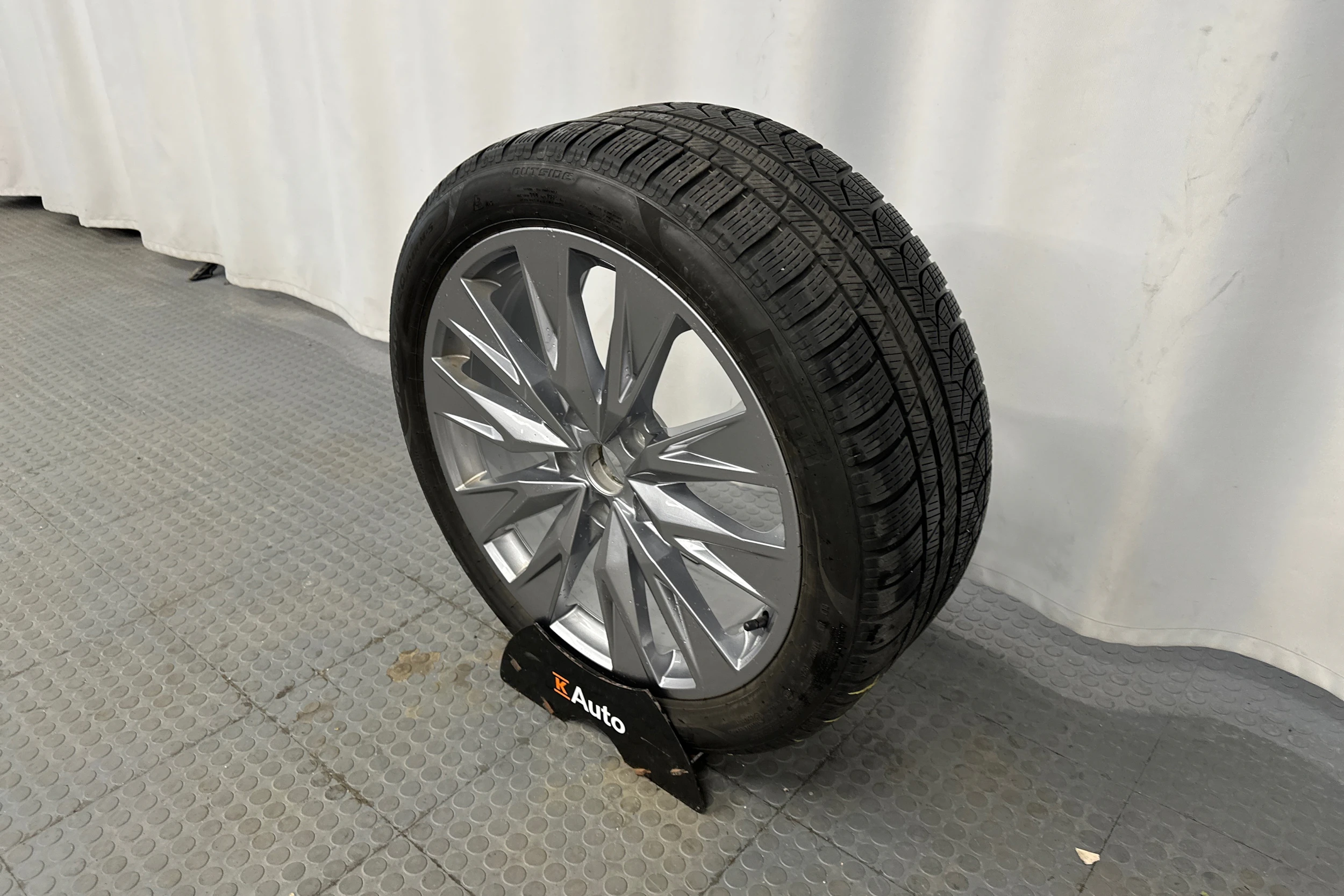 harmaa Audi A6 e-tron 2025 kuva 10.