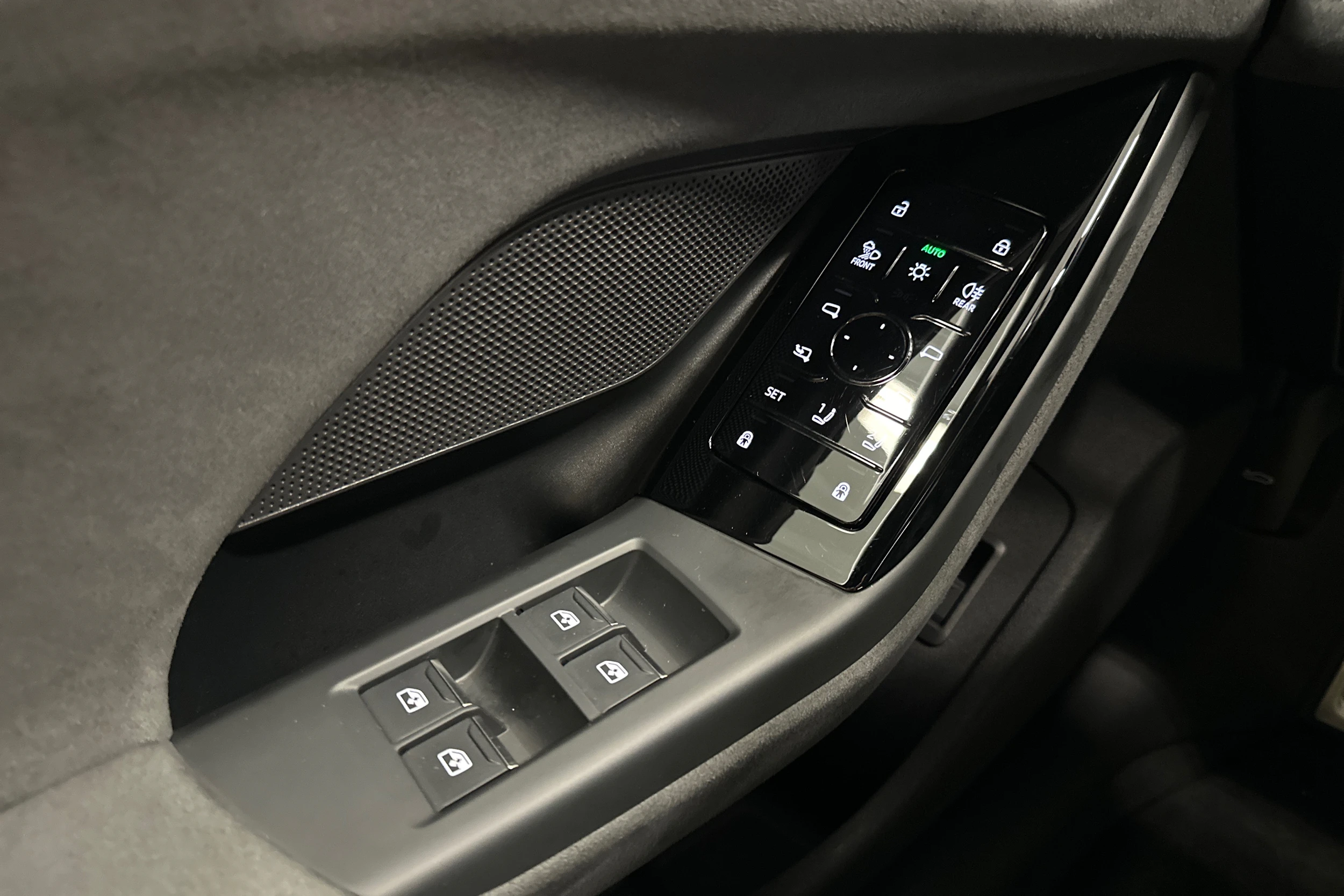 harmaa Audi A6 e-tron 2025 kuva 15.