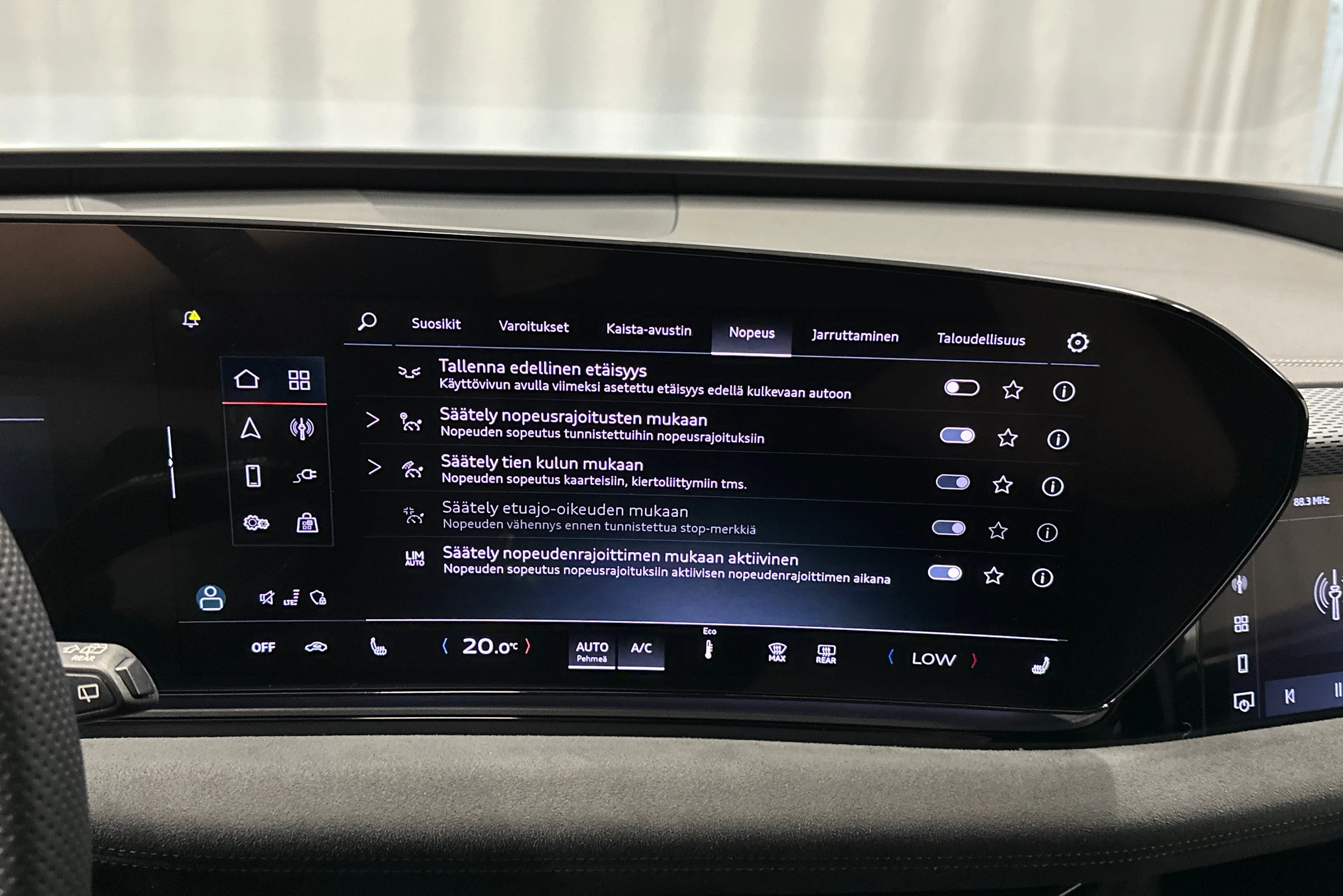 harmaa Audi A6 e-tron 2025 kuva 23.