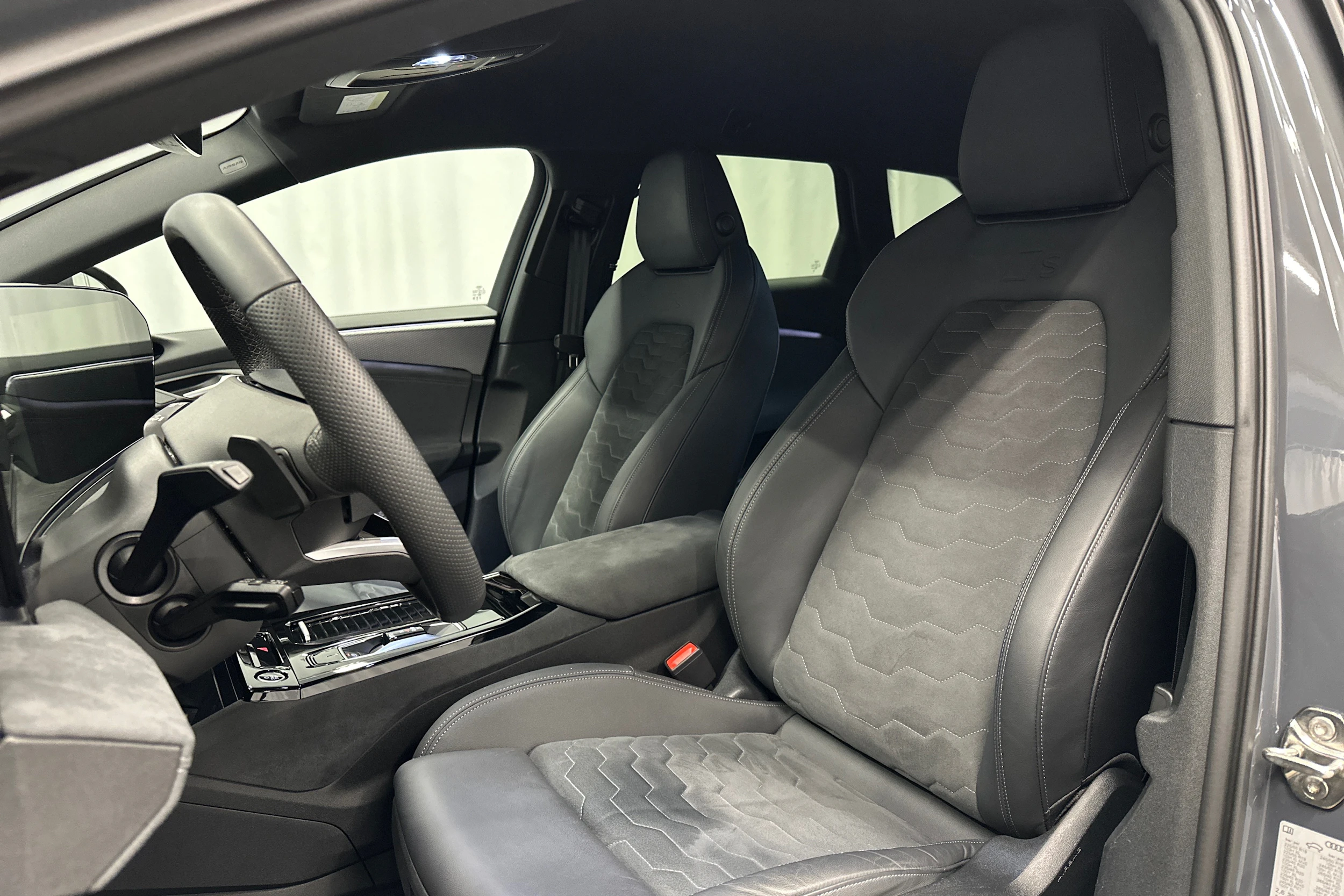 harmaa Audi A6 e-tron 2025 kuva 28.