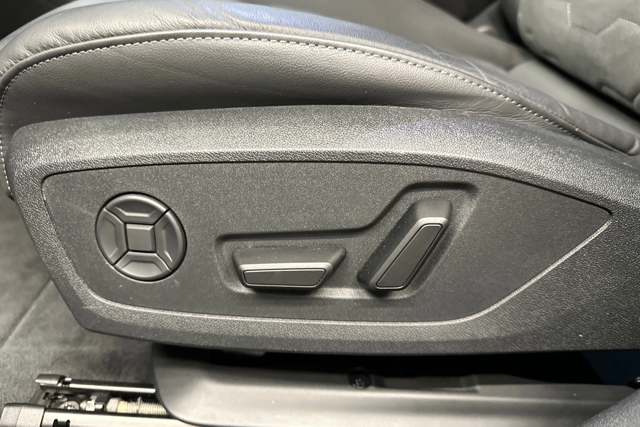 harmaa Audi A6 e-tron 2025 kuva 29.