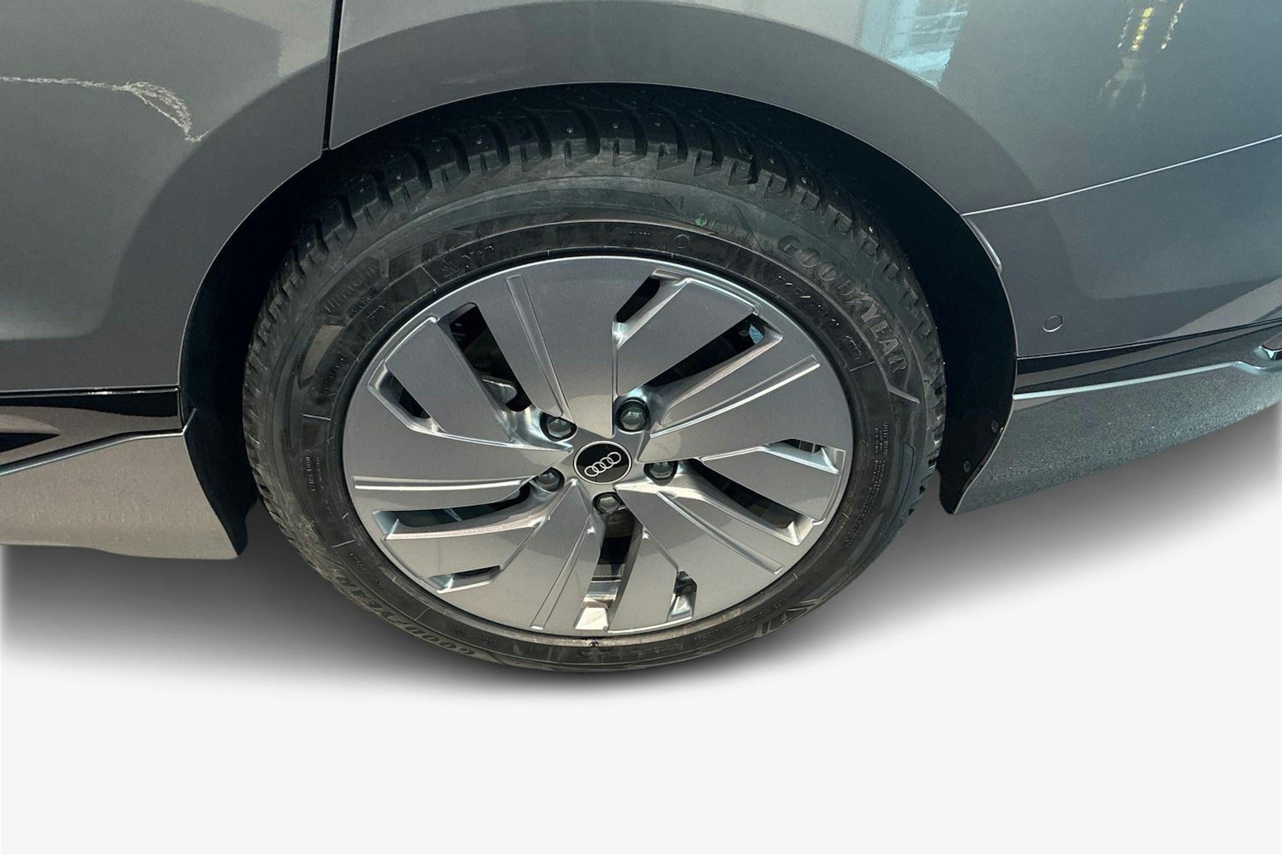 Harmaa Audi A6 e-tron 2025 kuva 9.