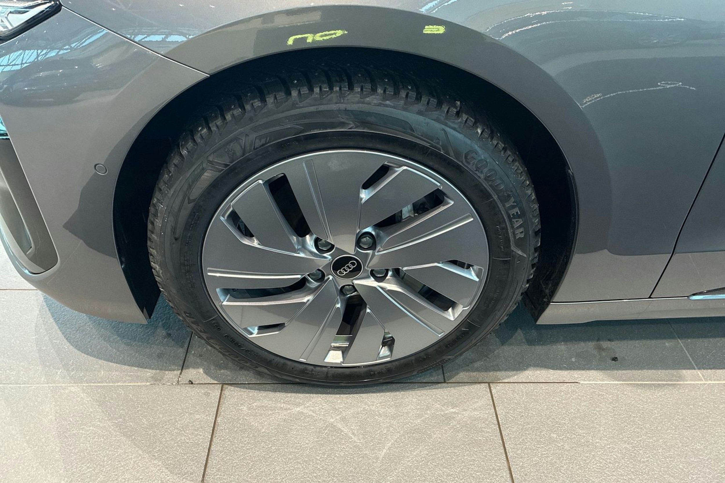 Harmaa Audi A6 e-tron 2025 kuva 10.