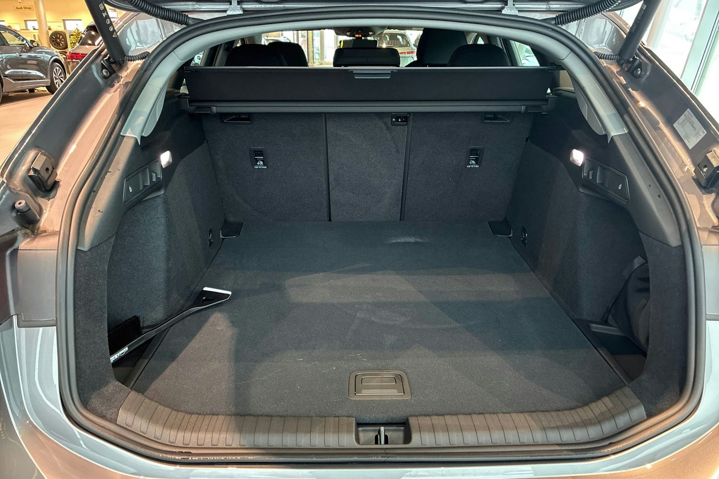 Harmaa Audi A6 e-tron 2025 kuva 13.