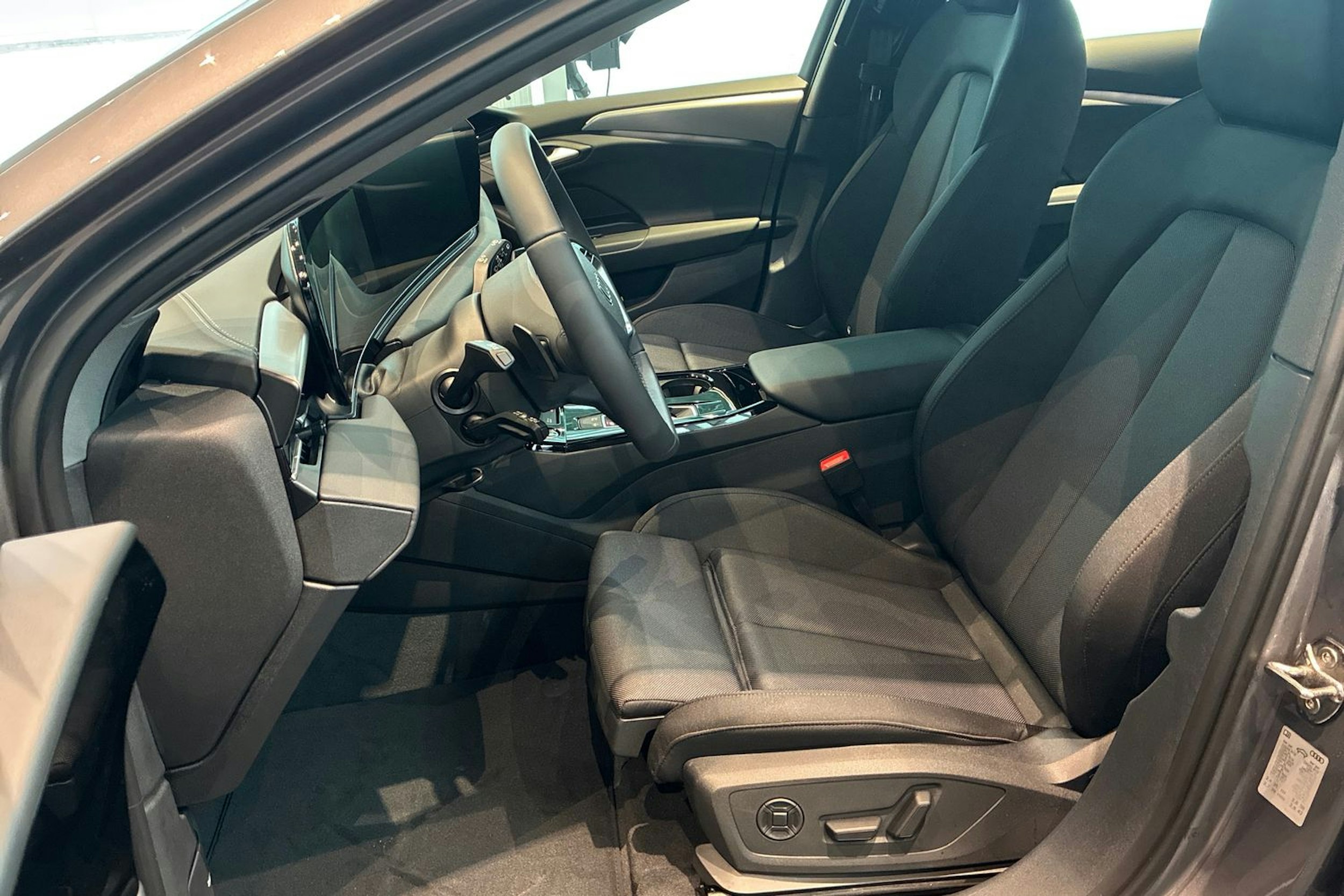 Harmaa Audi A6 e-tron 2025 kuva 15.