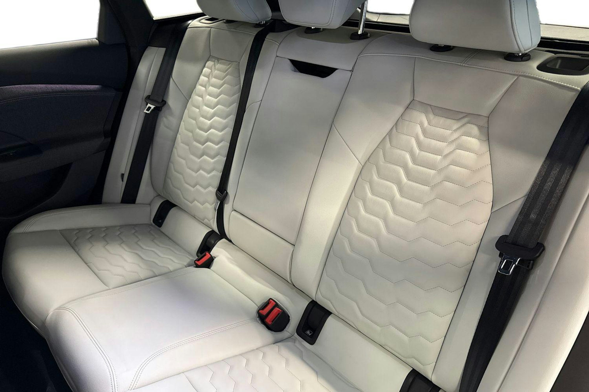 met. sininen Audi A6 e-tron 2025 kuva 8.