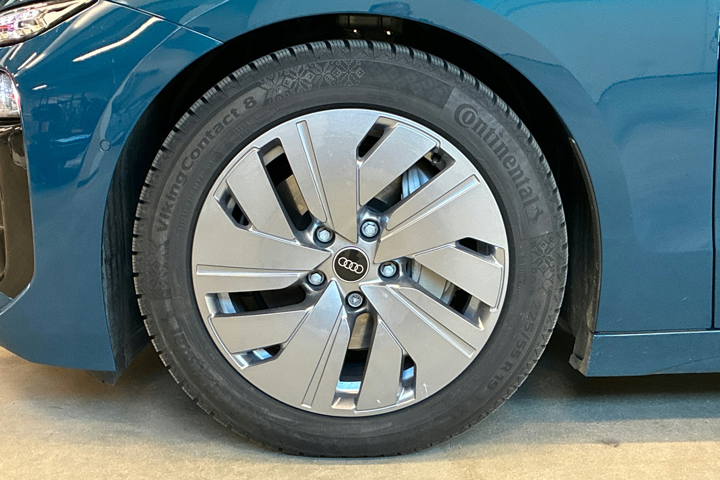 sininen Audi A6 e-tron 2025 kuva 9.