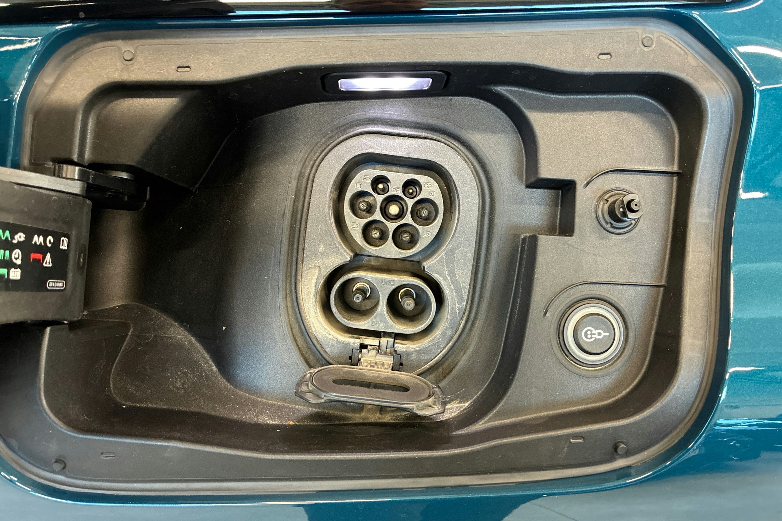 sininen Audi A6 e-tron 2025 kuva 15.