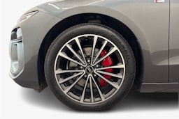 Harmaa Audi A6 e-tron 2025 kuva 32.
