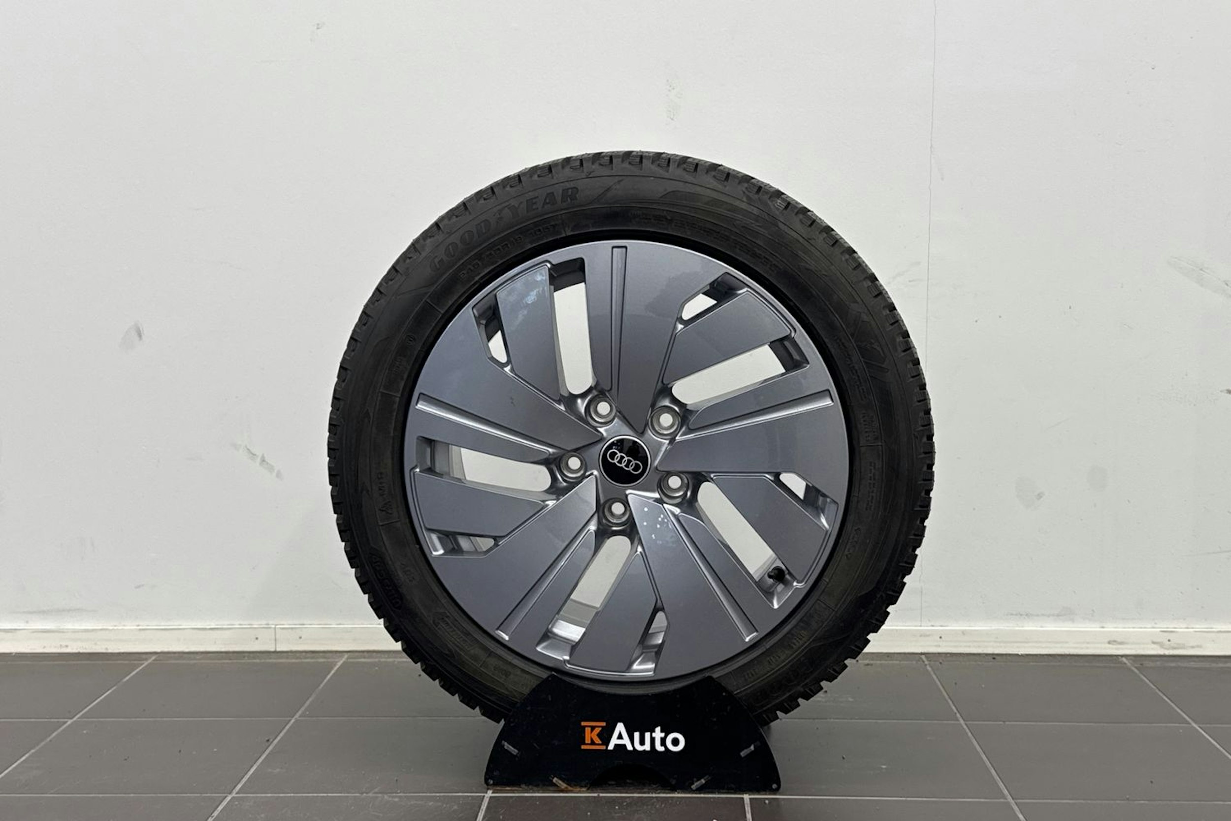 Harmaa Audi A6 e-tron 2025 kuva 33.