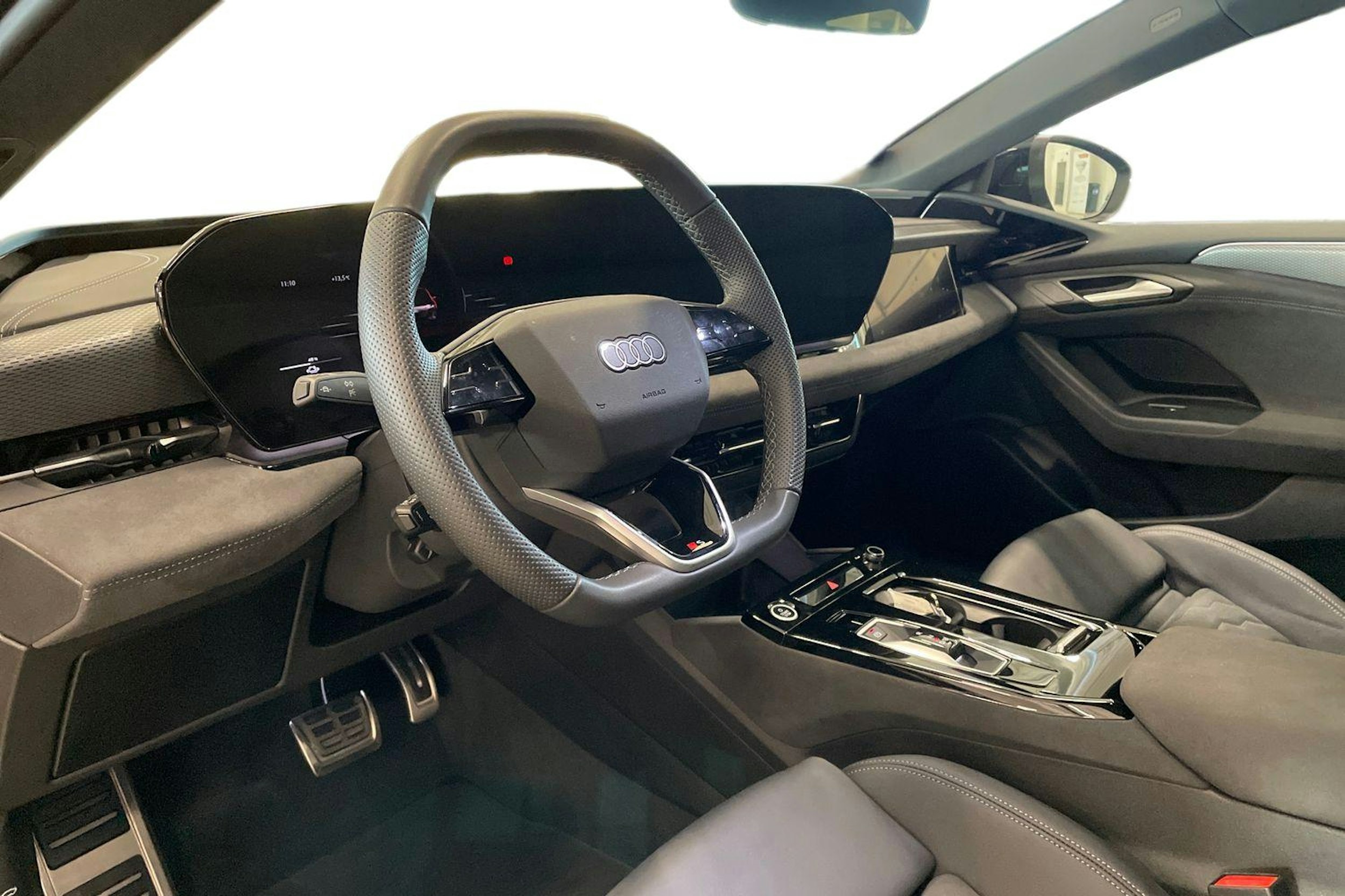 met. harmaa Audi A6 e-tron 2025 kuva 7.