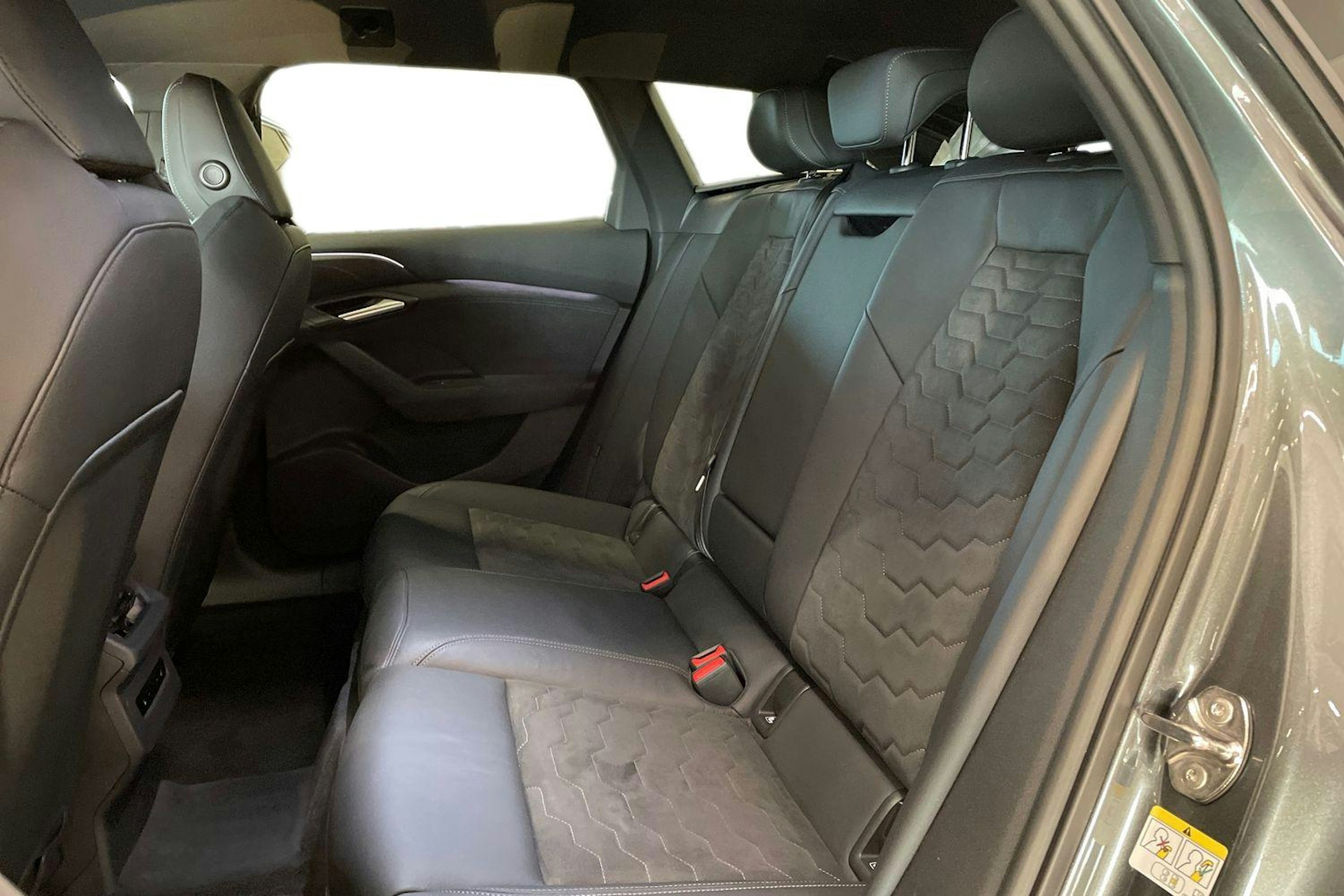 met. harmaa Audi A6 e-tron 2025 kuva 10.