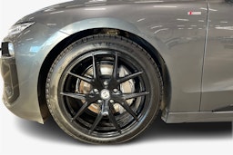 met. harmaa Audi A6 e-tron 2025 kuva 11.