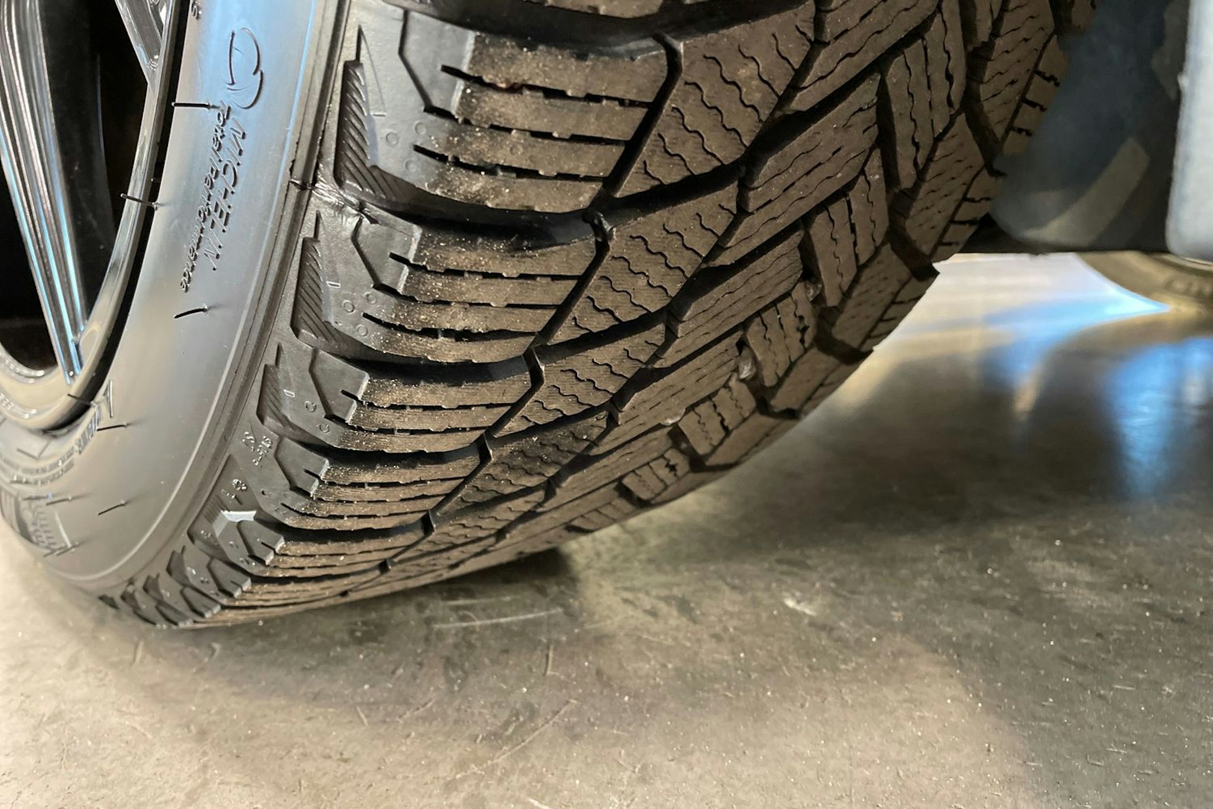 met. harmaa Audi A6 e-tron 2025 kuva 13.